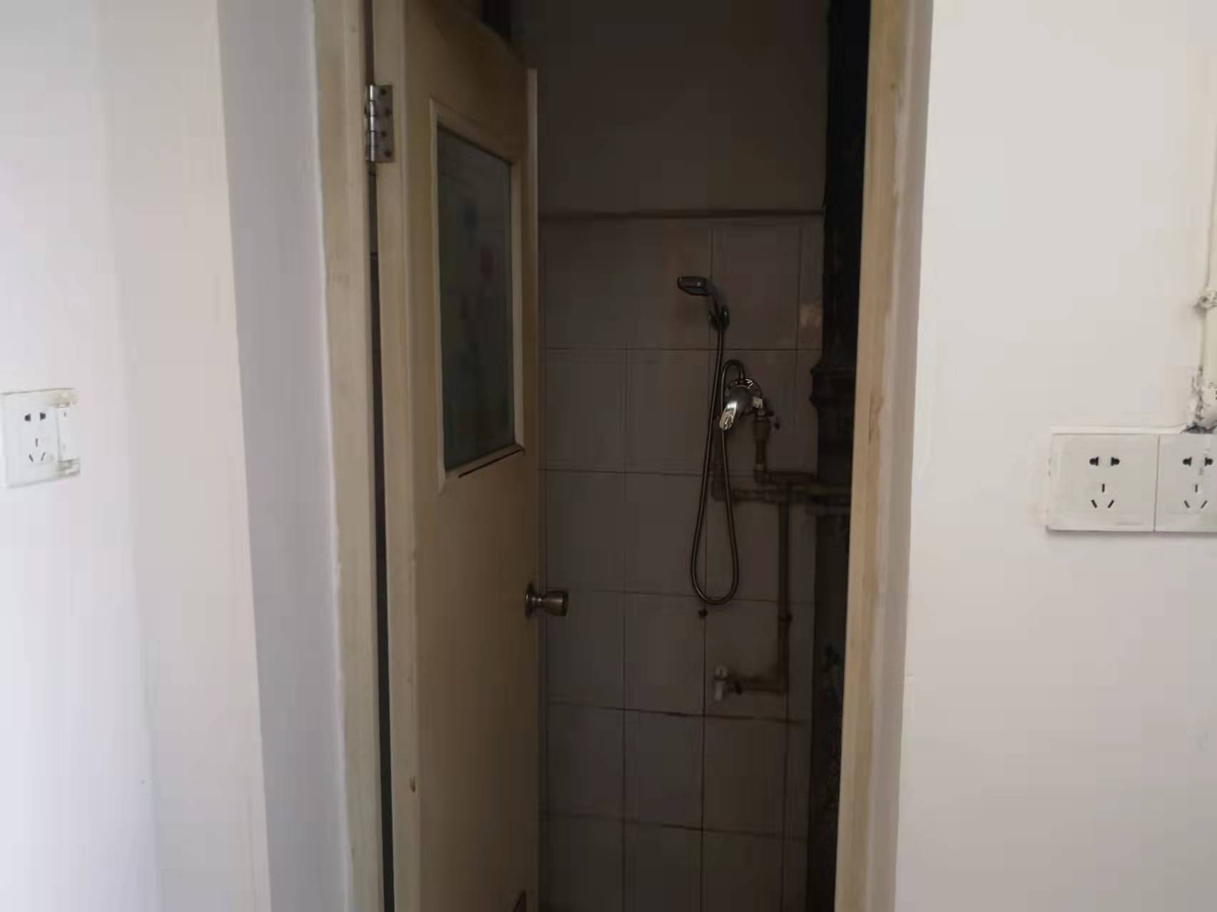 公路局家属院(产权:天马山5号)  2室2厅1卫    800.0元/月 公路局家属院(产权:天马山5号)  2室2厅1卫    800.0元/月室内图