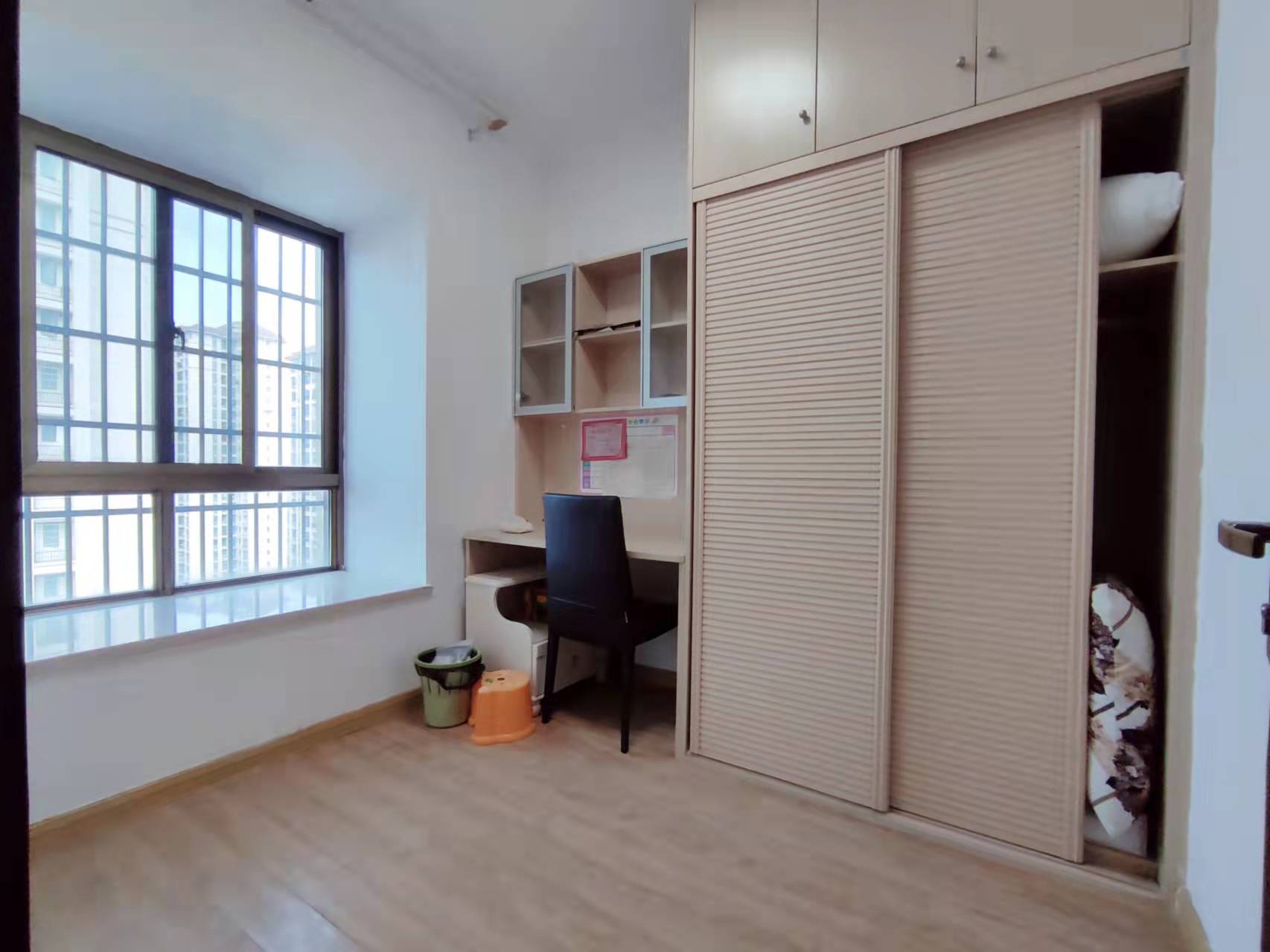 碧桂园 3室2厅1卫 1800.00元/月 碧桂园 3室2厅1卫 1800.00元/月室内图