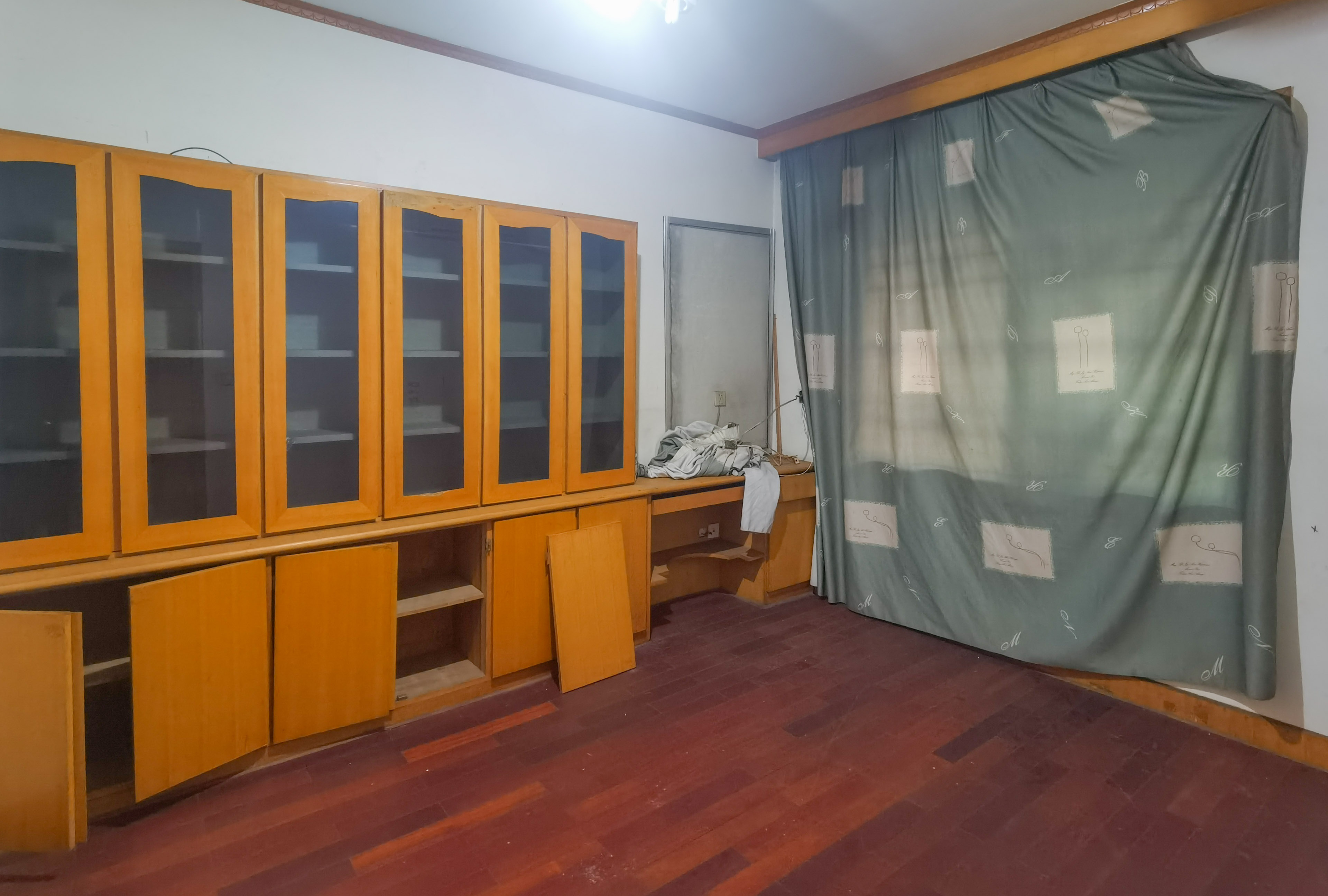 厦华小区(大坪管理设计院) 3室2厅2卫 50.8万 厦华小区(大坪管理设计院) 3室2厅2卫 50.8万客厅