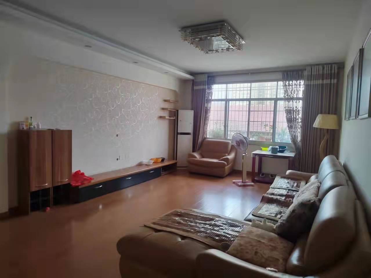 仁和小区 4室2厅1卫 59.8万 仁和小区 4室2厅1卫 59.8万卧室