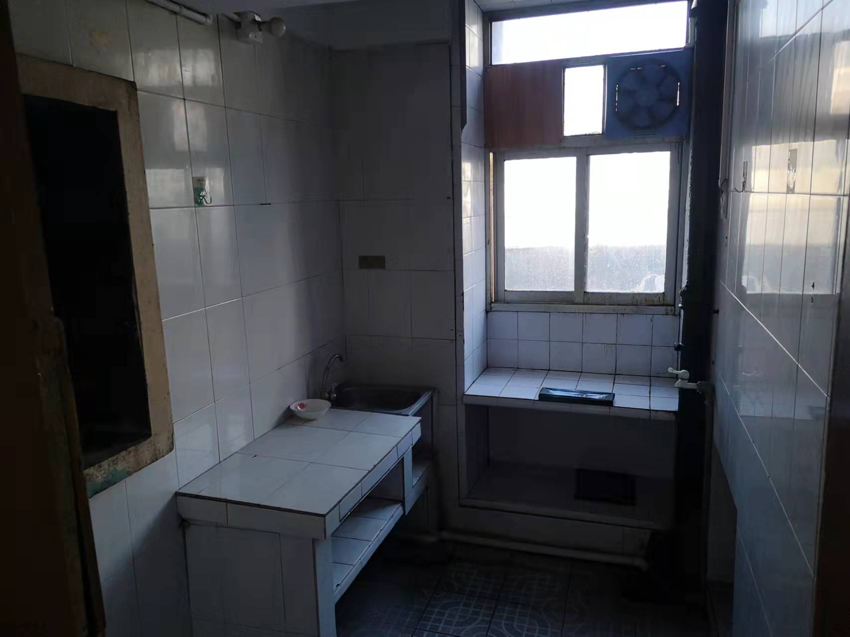 公路局家属院(产权:天马山5号)  2室2厅1卫    800.0元/月 公路局家属院(产权:天马山5号)  2室2厅1卫    800.0元/月室内图