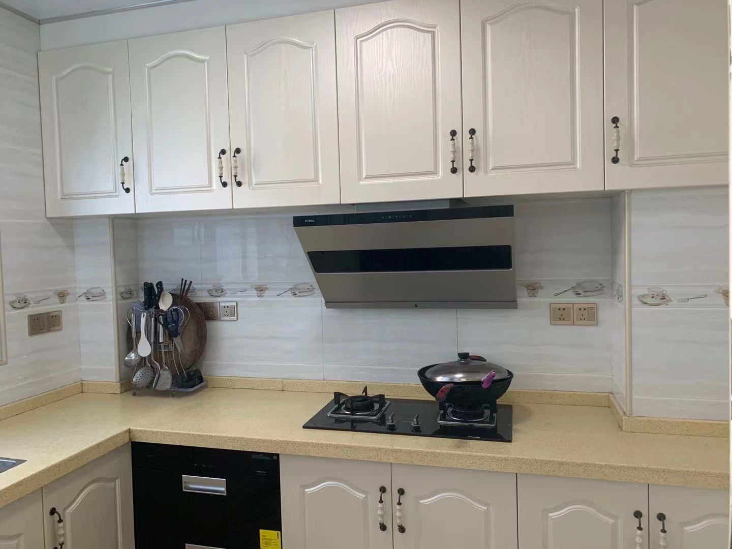 悦江山  4室2厅2卫    2500.0元/月 悦江山  4室2厅2卫    2500.0元/月室内图