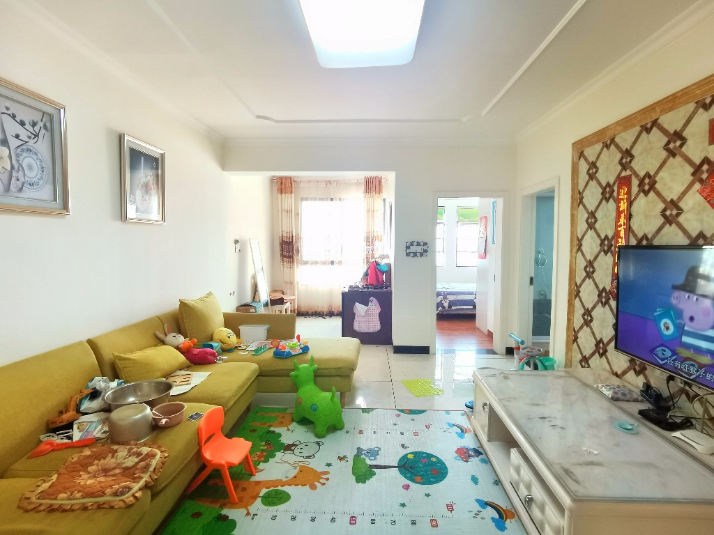 岭秀天下 2室2厅1卫 45.8万 岭秀天下 2室2厅1卫 45.8万客厅