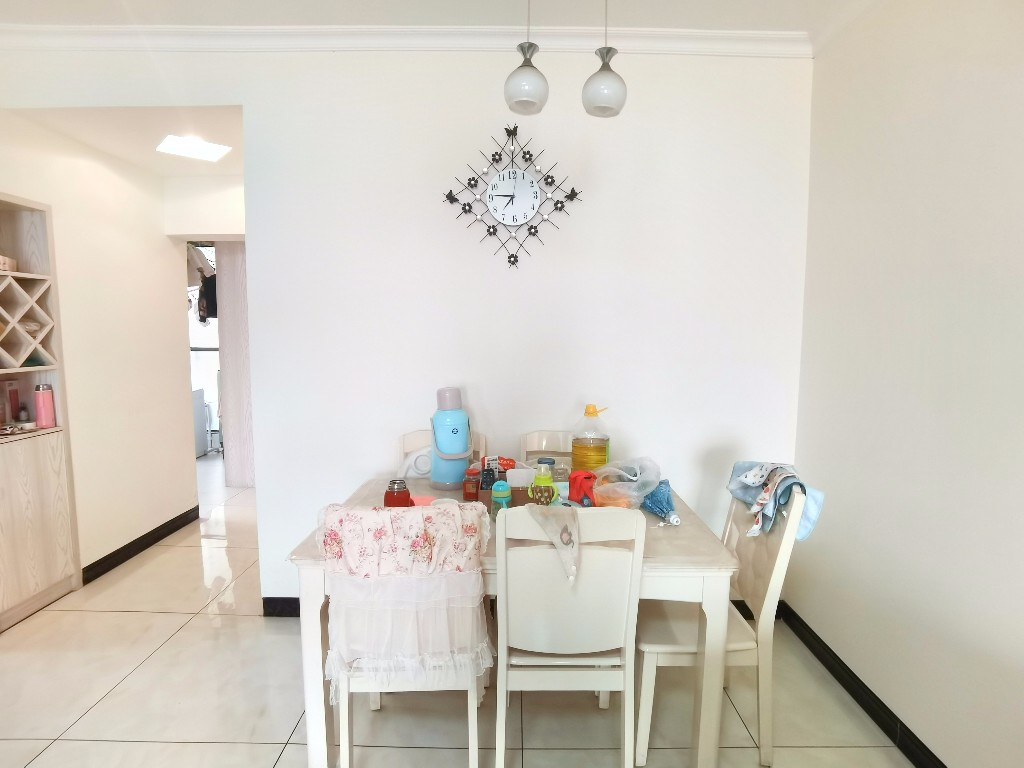 岭秀天下 2室2厅1卫 45.8万 岭秀天下 2室2厅1卫 45.8万客厅