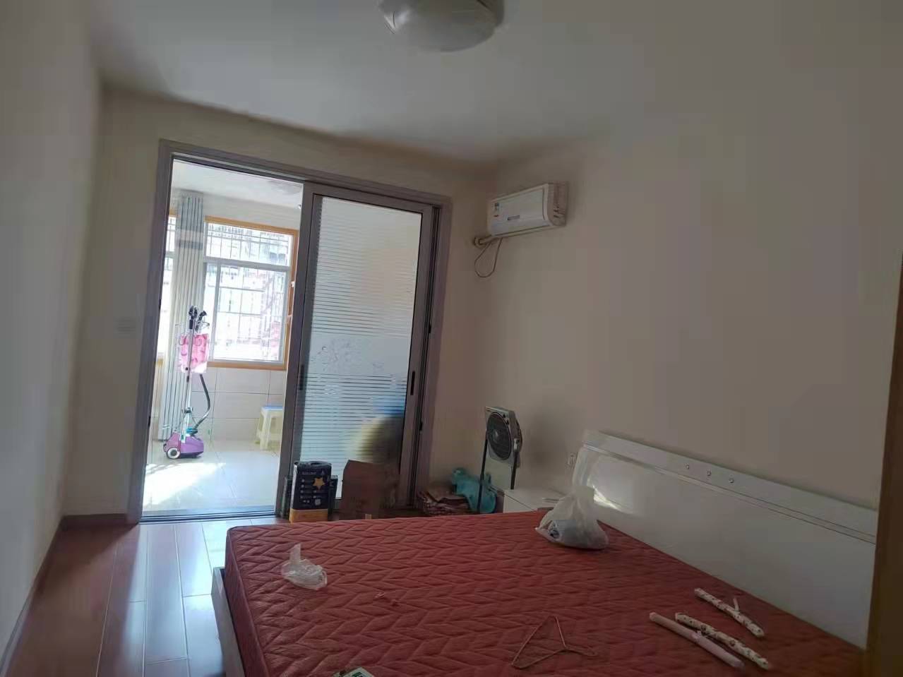 仁和小区 4室2厅1卫 59.8万 仁和小区 4室2厅1卫 59.8万卧室