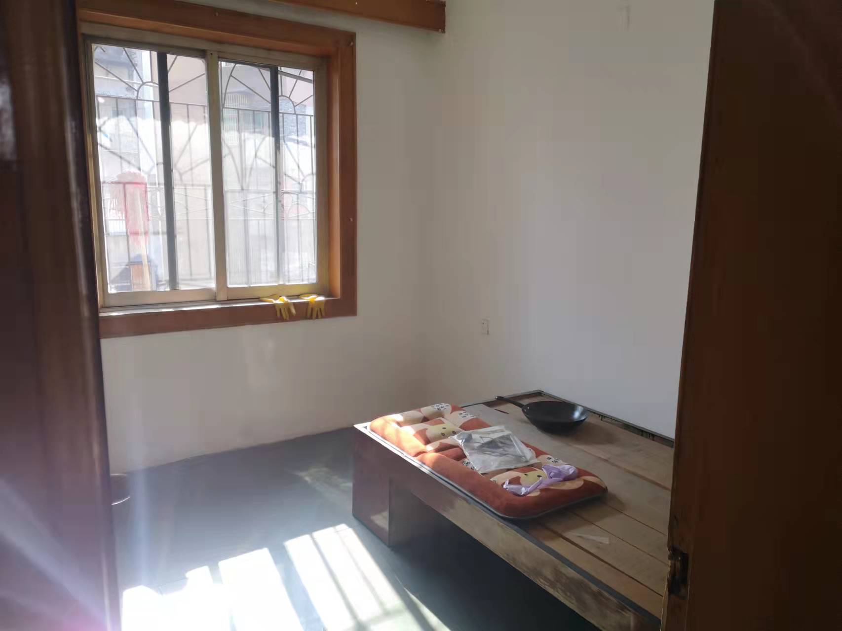 公路局家属院(产权:天马山5号)  2室2厅1卫    800.0元/月 公路局家属院(产权:天马山5号)  2室2厅1卫    800.0元/月