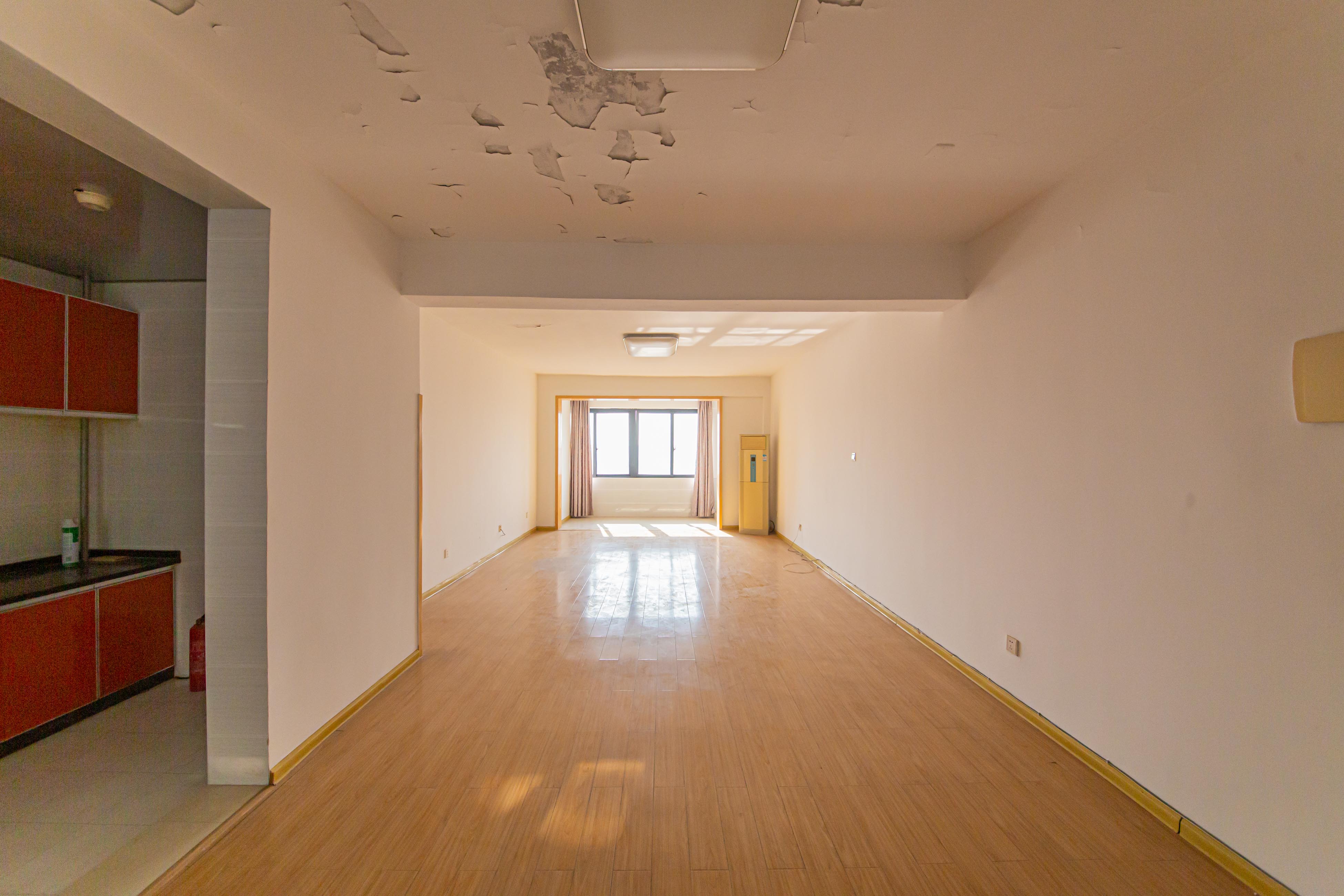 上庭苑  3室2厅2卫    105.0万客厅