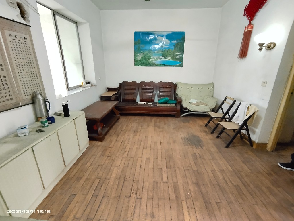 东方工具厂 2室2厅1卫 19.8万 东方工具厂 2室2厅1卫 19.8万客厅