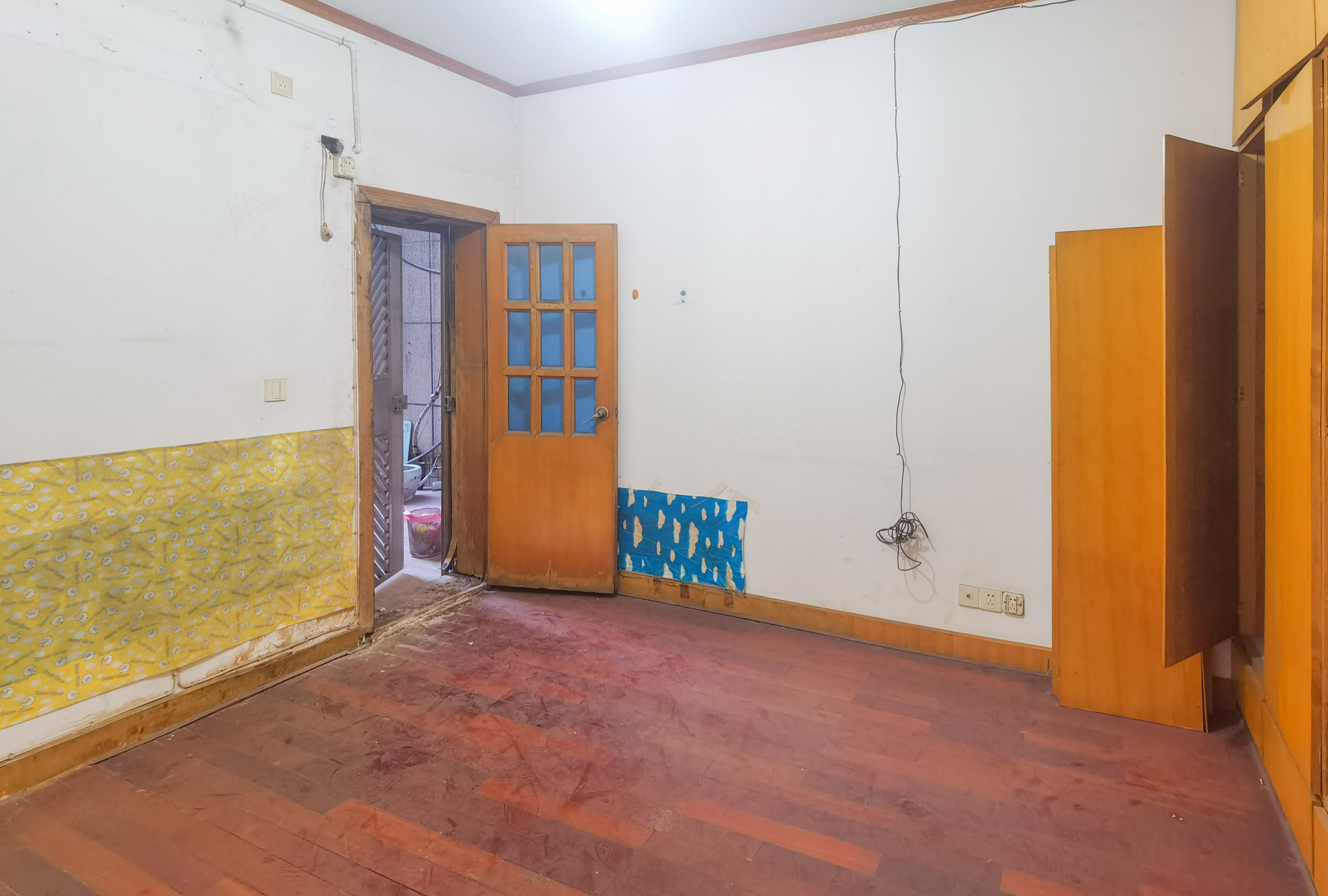 厦华小区(大坪管理设计院) 3室2厅2卫 50.8万 厦华小区(大坪管理设计院) 3室2厅2卫 50.8万客厅