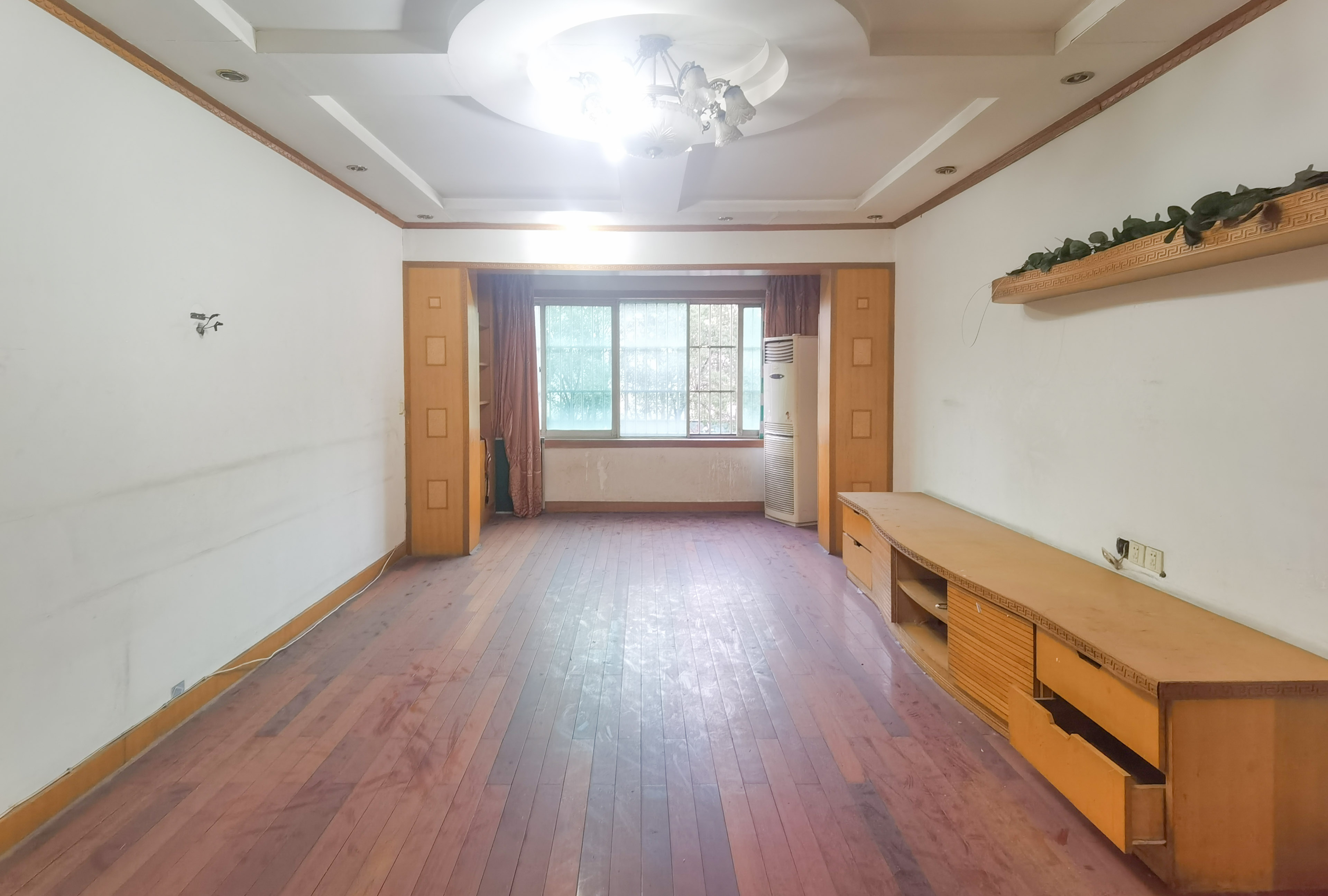 厦华小区(大坪管理设计院) 3室2厅2卫 50.8万 厦华小区(大坪管理设计院) 3室2厅2卫 50.8万客厅