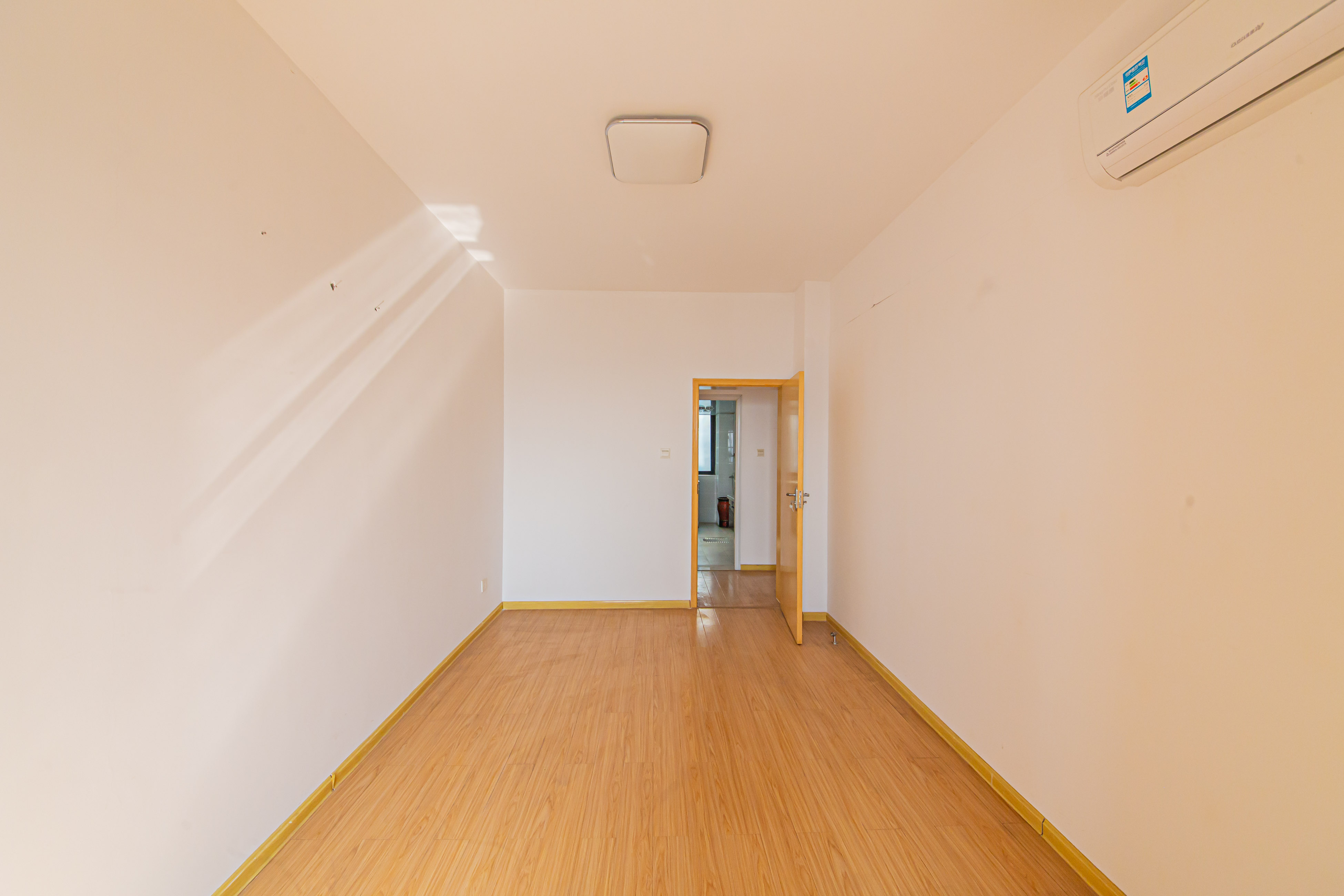 上庭苑  3室2厅2卫    105.0万卧室