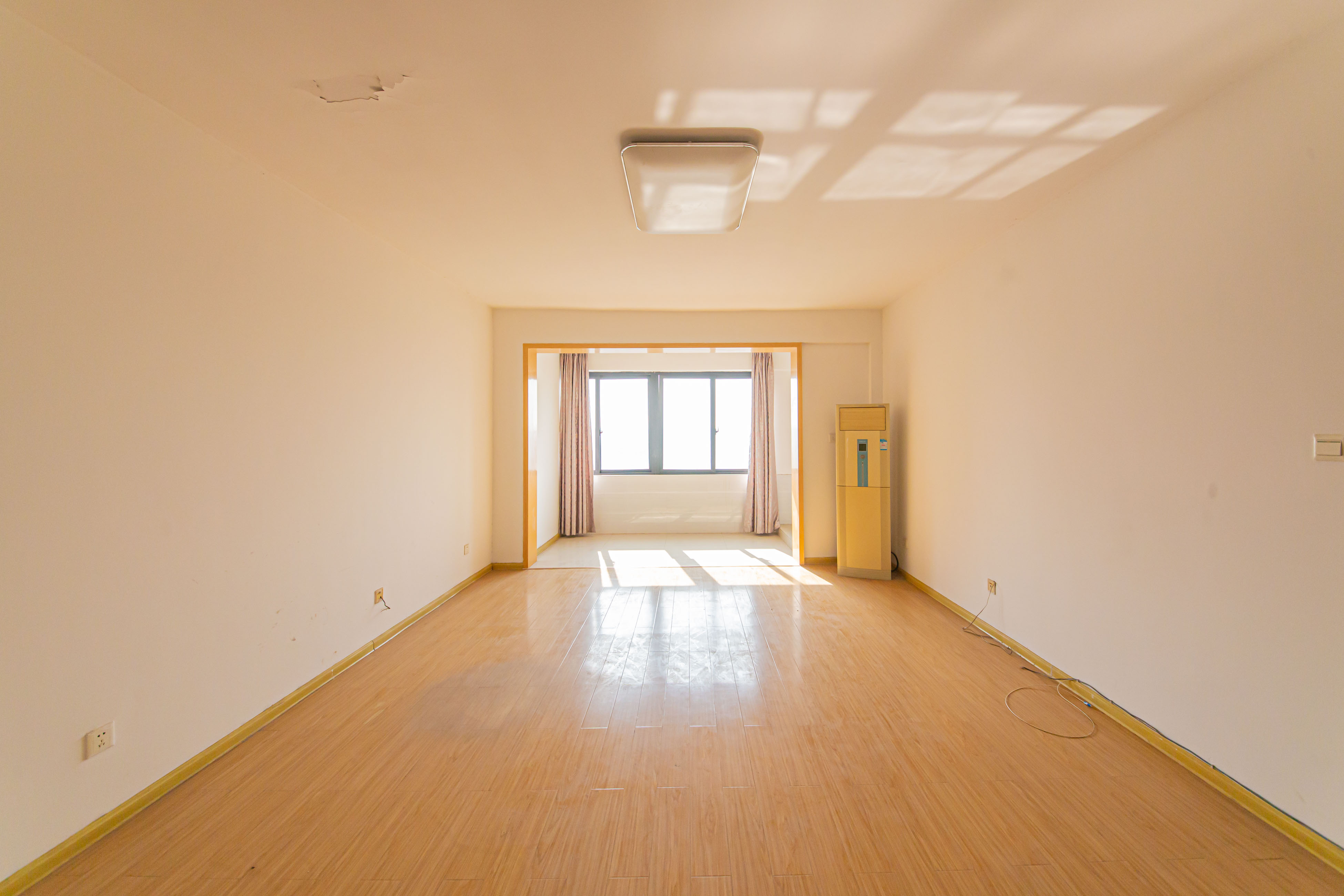 上庭苑  3室2厅2卫    105.0万客厅