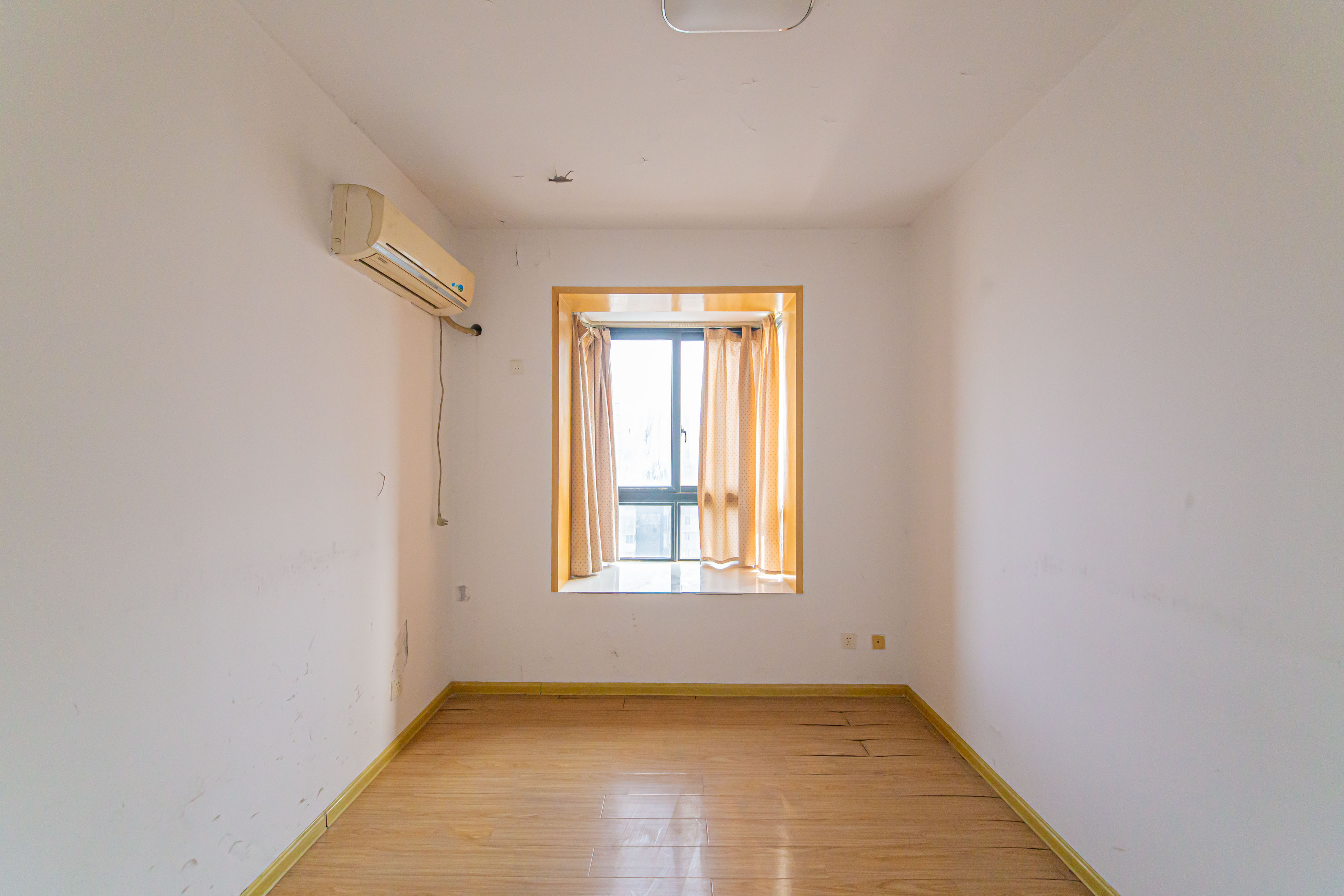 上庭苑  3室2厅2卫    105.0万卧室