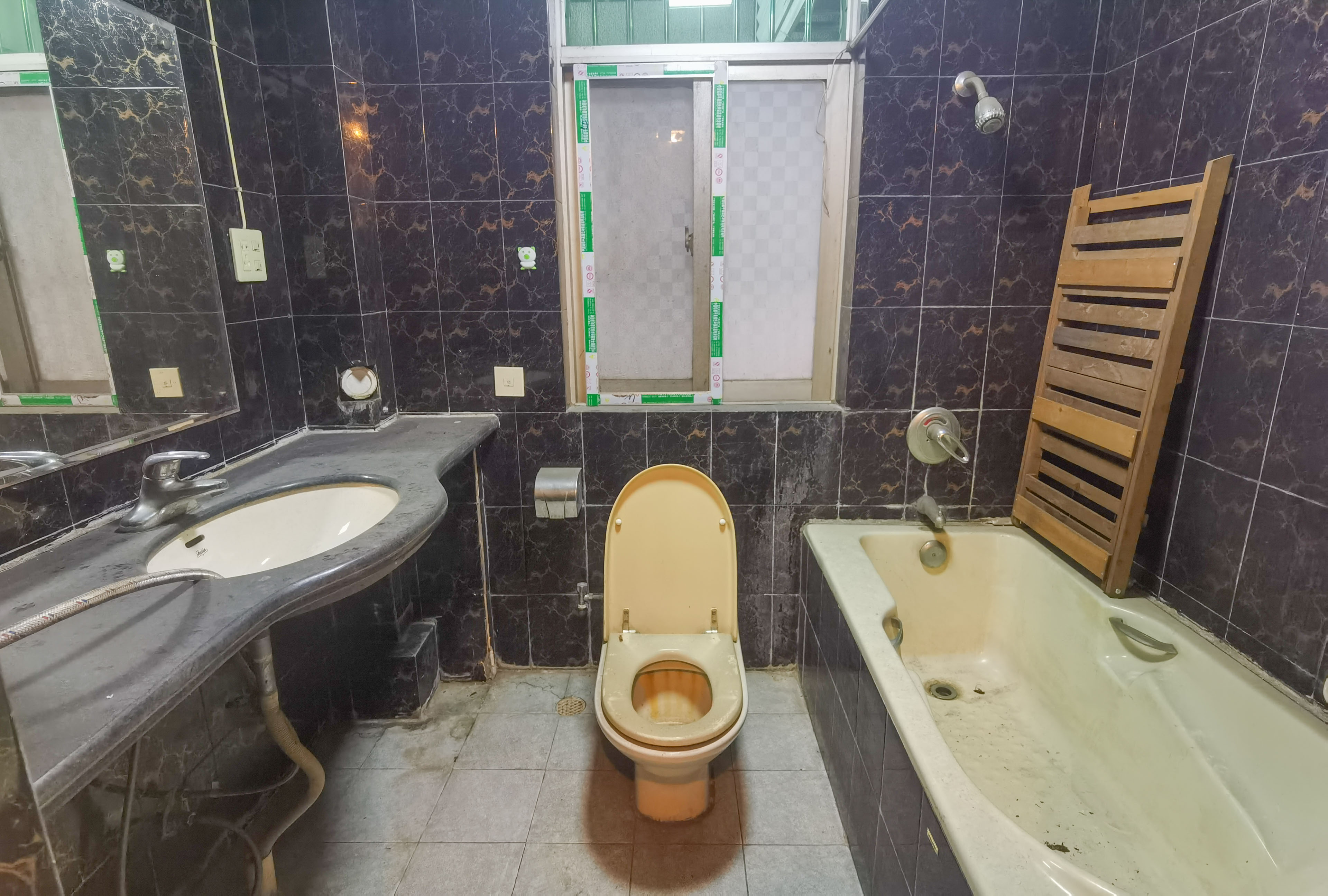 厦华小区(大坪管理设计院) 3室2厅2卫 50.8万 厦华小区(大坪管理设计院) 3室2厅2卫 50.8万客厅