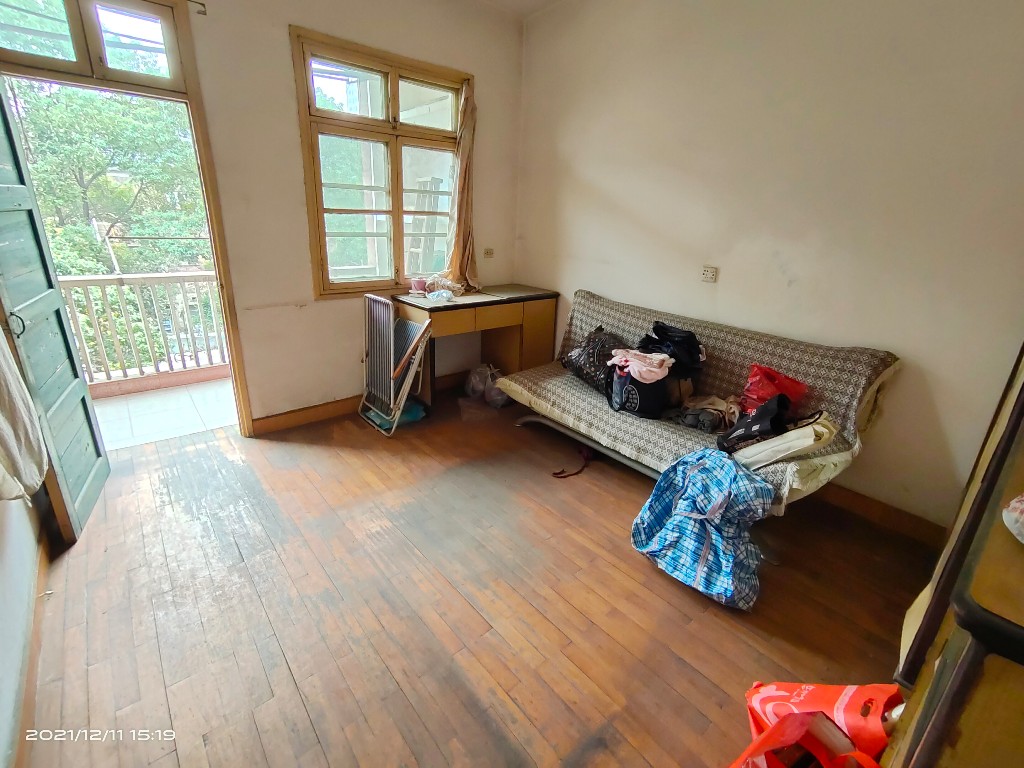 东方工具厂 2室2厅1卫 19.8万 东方工具厂 2室2厅1卫 19.8万客厅