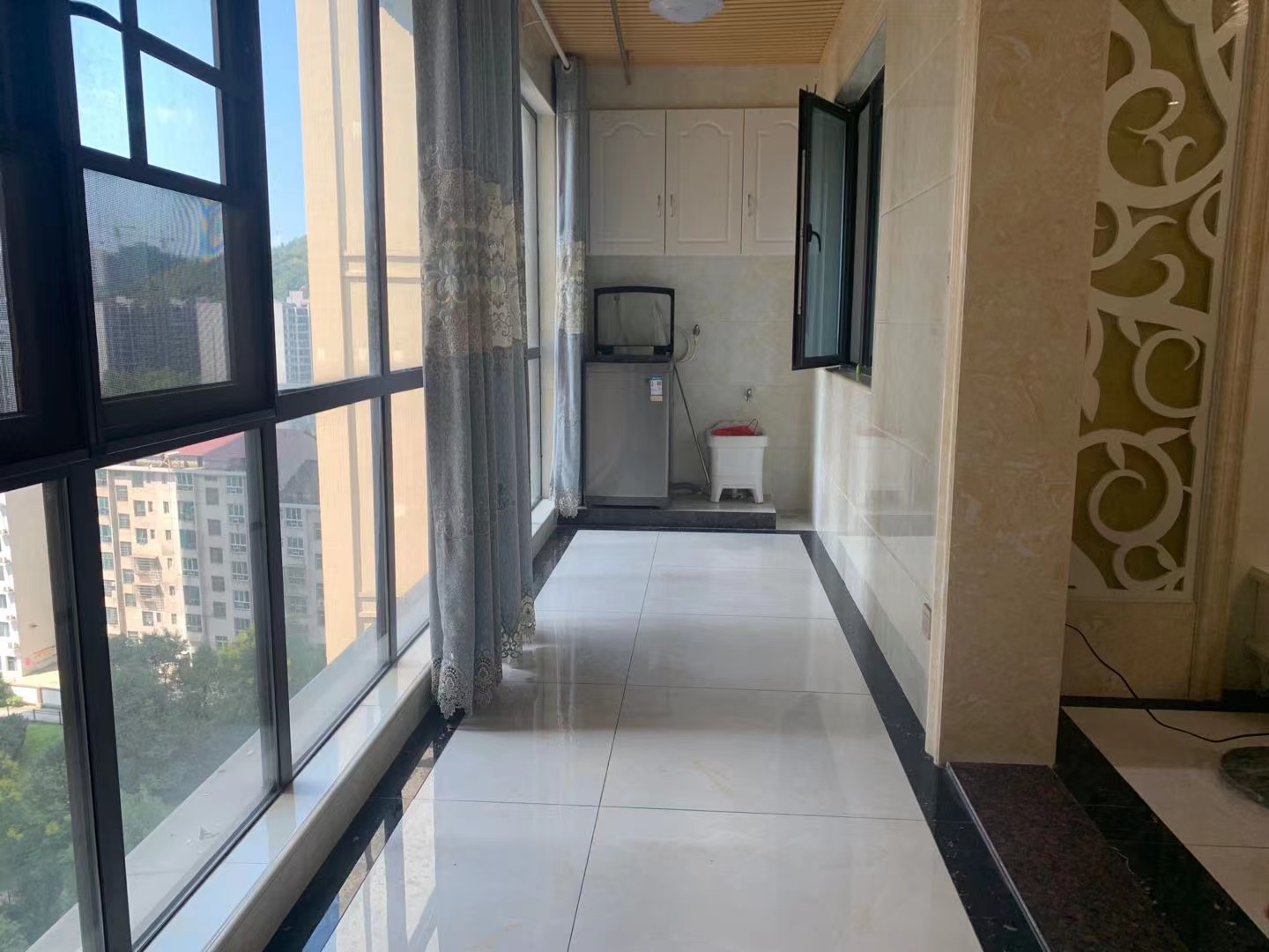 悦江山  4室2厅2卫    2500.0元/月 悦江山  4室2厅2卫    2500.0元/月室内图