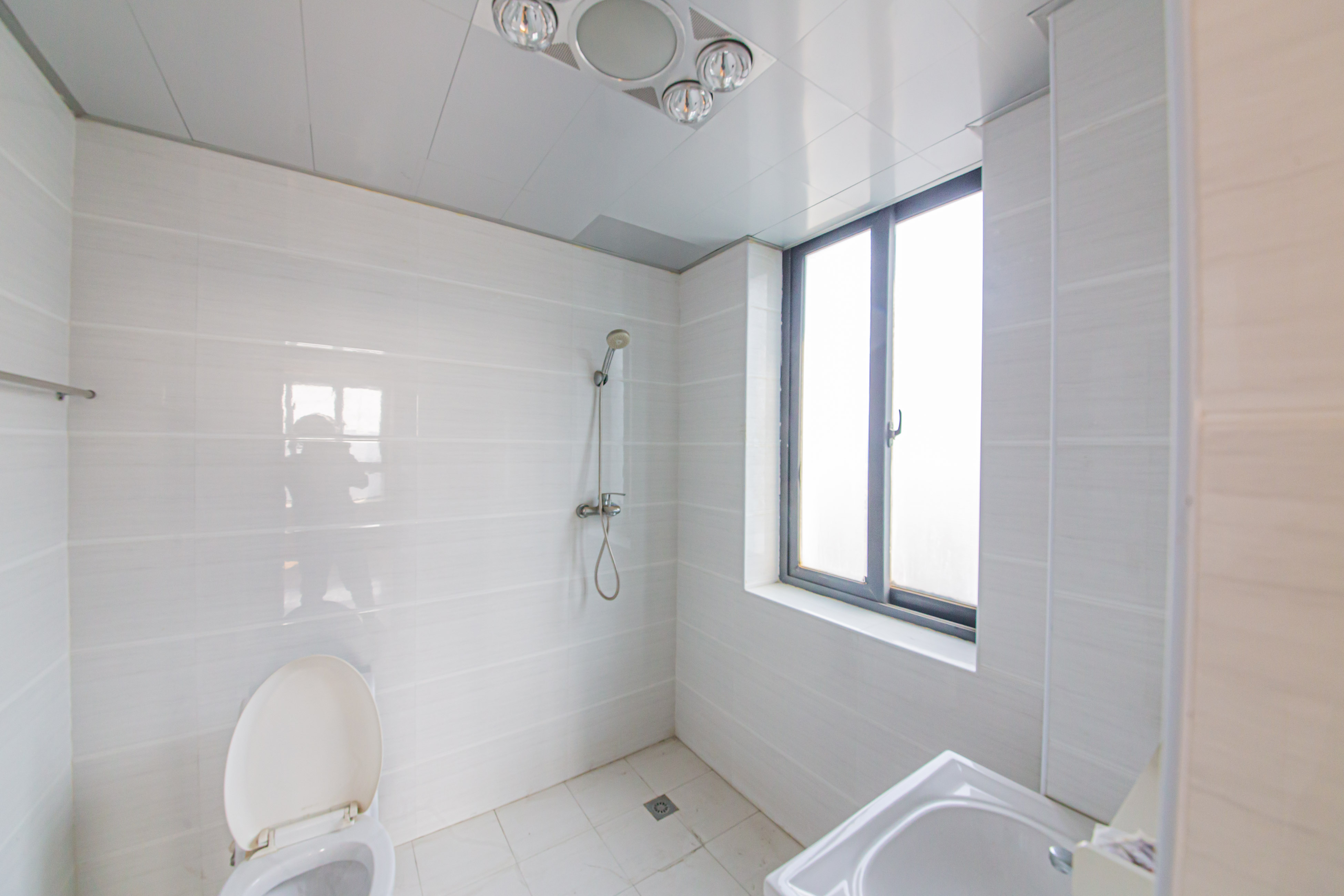 上庭苑  3室2厅2卫    105.0万卫生间