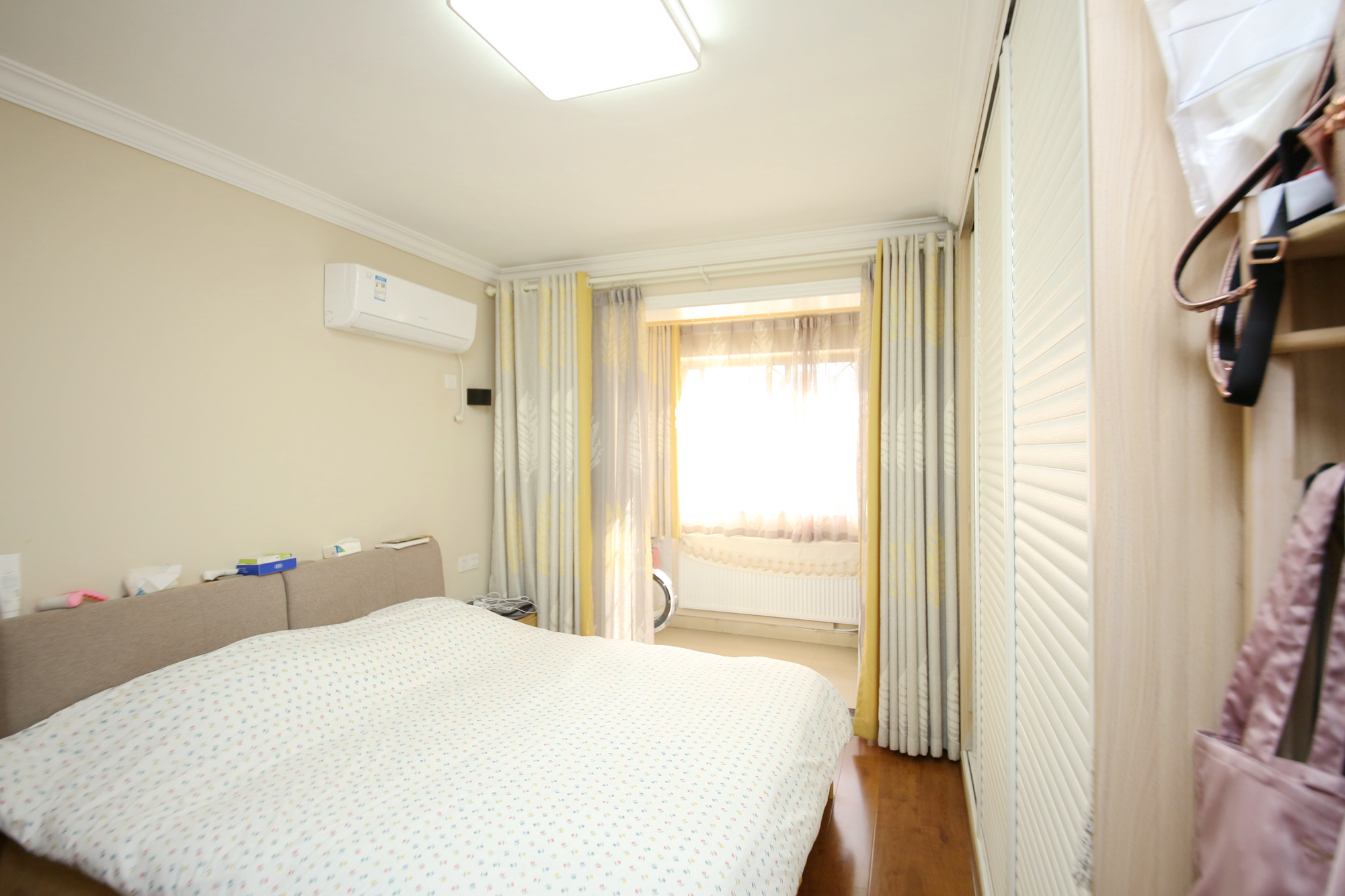 东南明苑  3室2厅2卫    125.0万卧室