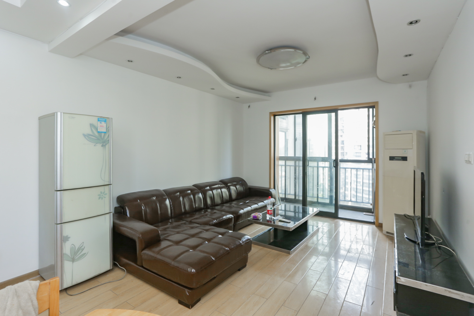 莱茵城  3室2厅2卫    88.8万 莱茵城  3室2厅2卫    88.8万客厅