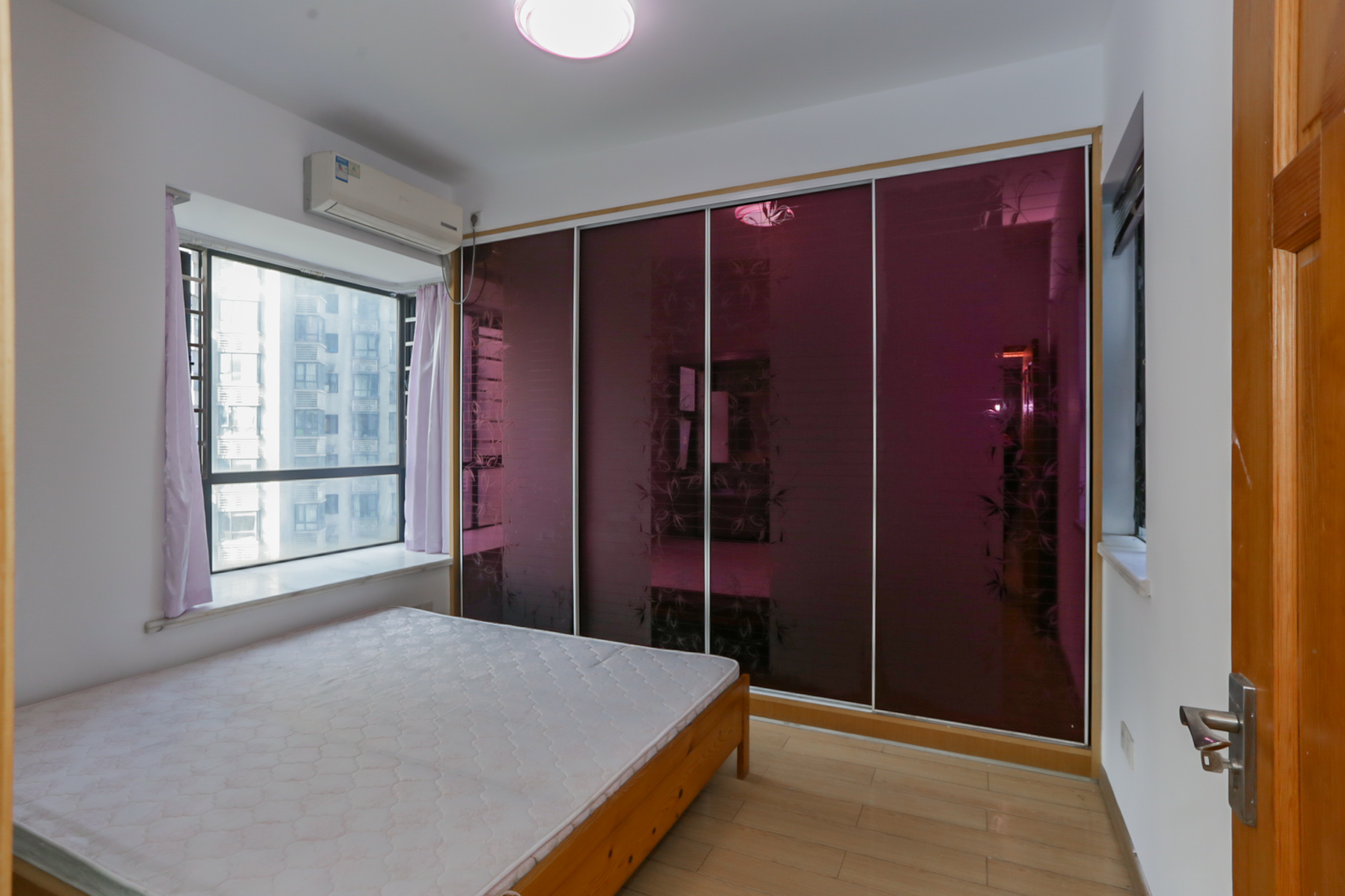 莱茵城  3室2厅2卫    88.8万 莱茵城  3室2厅2卫    88.8万卧室