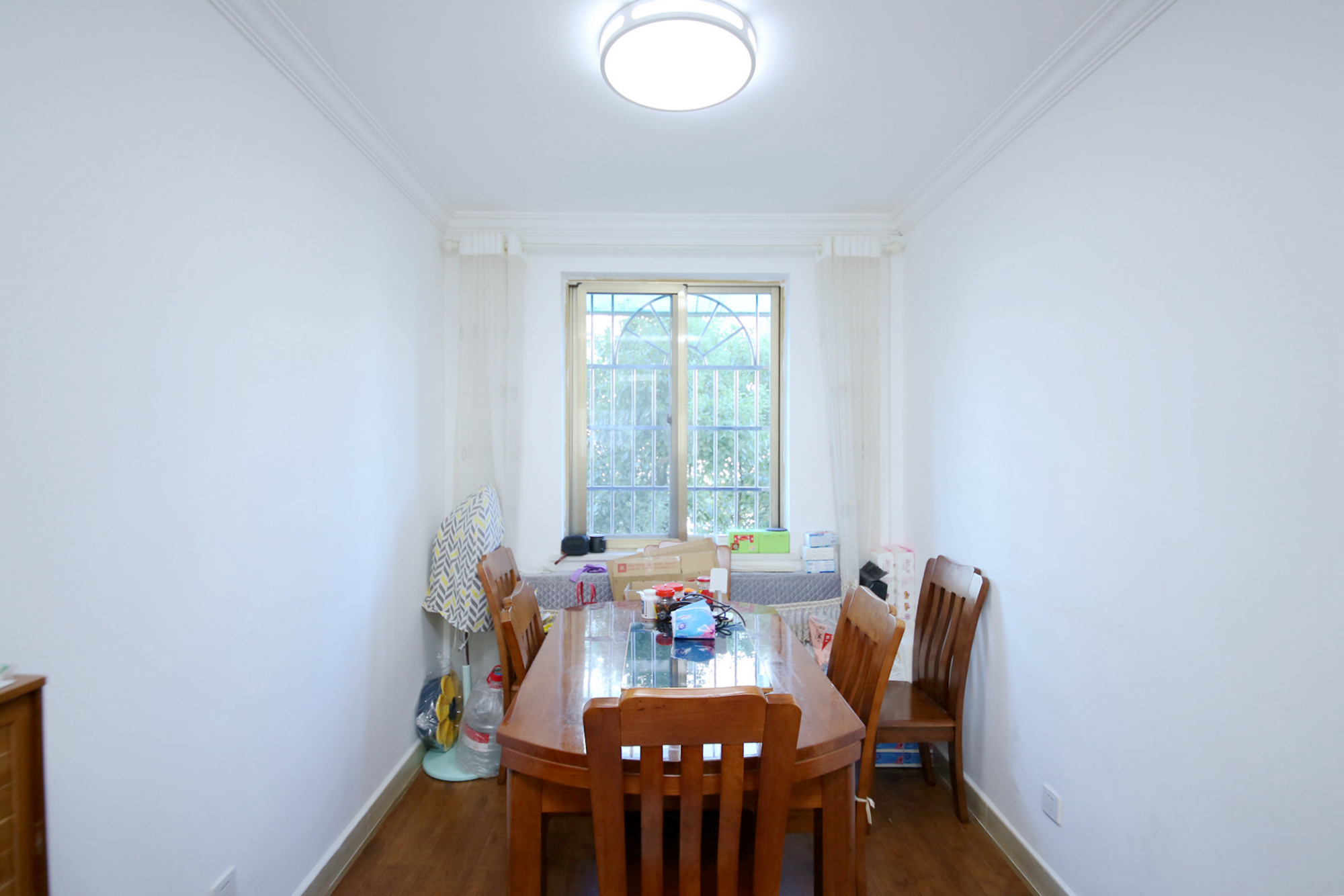 东南明苑  3室2厅2卫    125.0万客厅