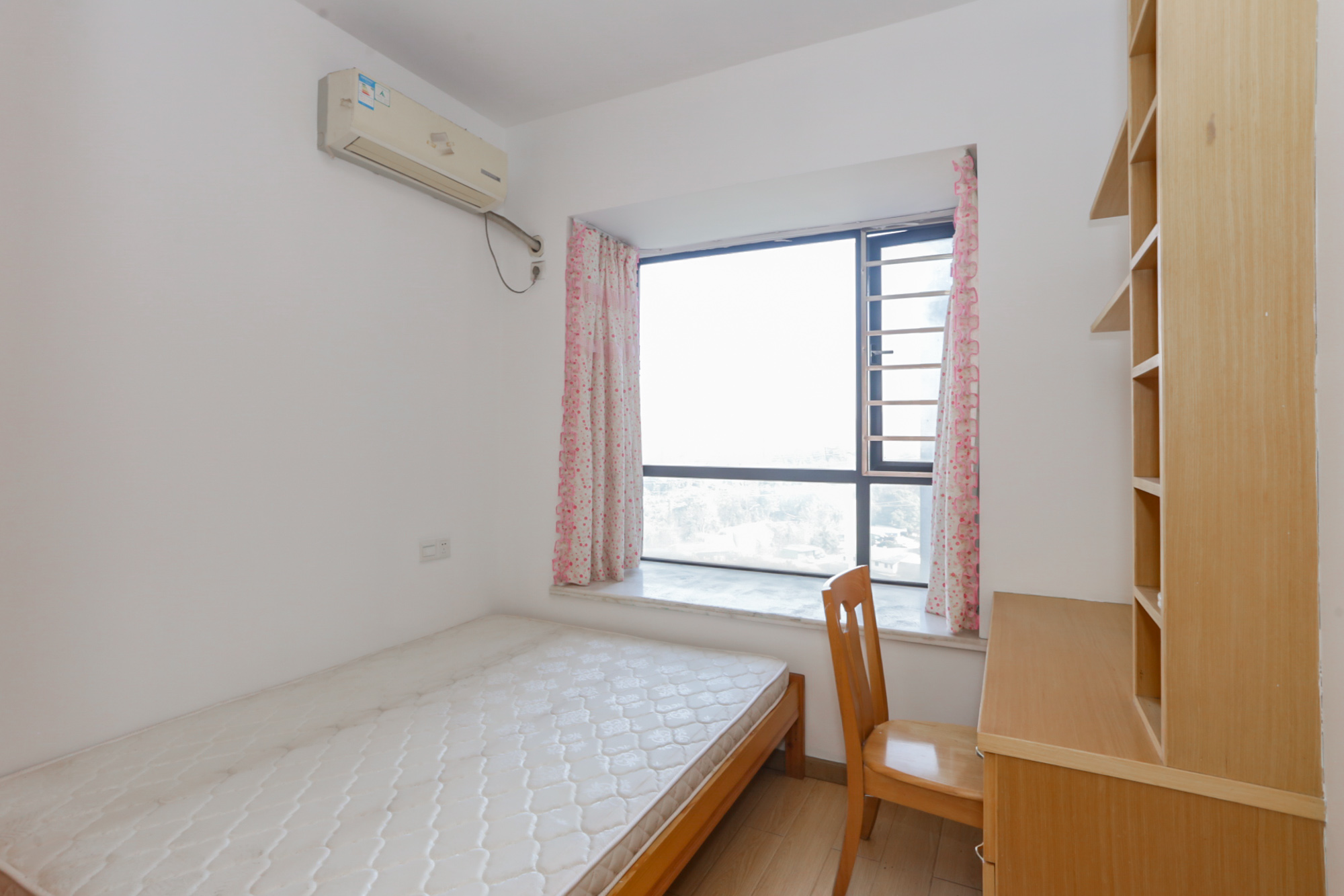 莱茵城  3室2厅2卫    88.8万 莱茵城  3室2厅2卫    88.8万卧室