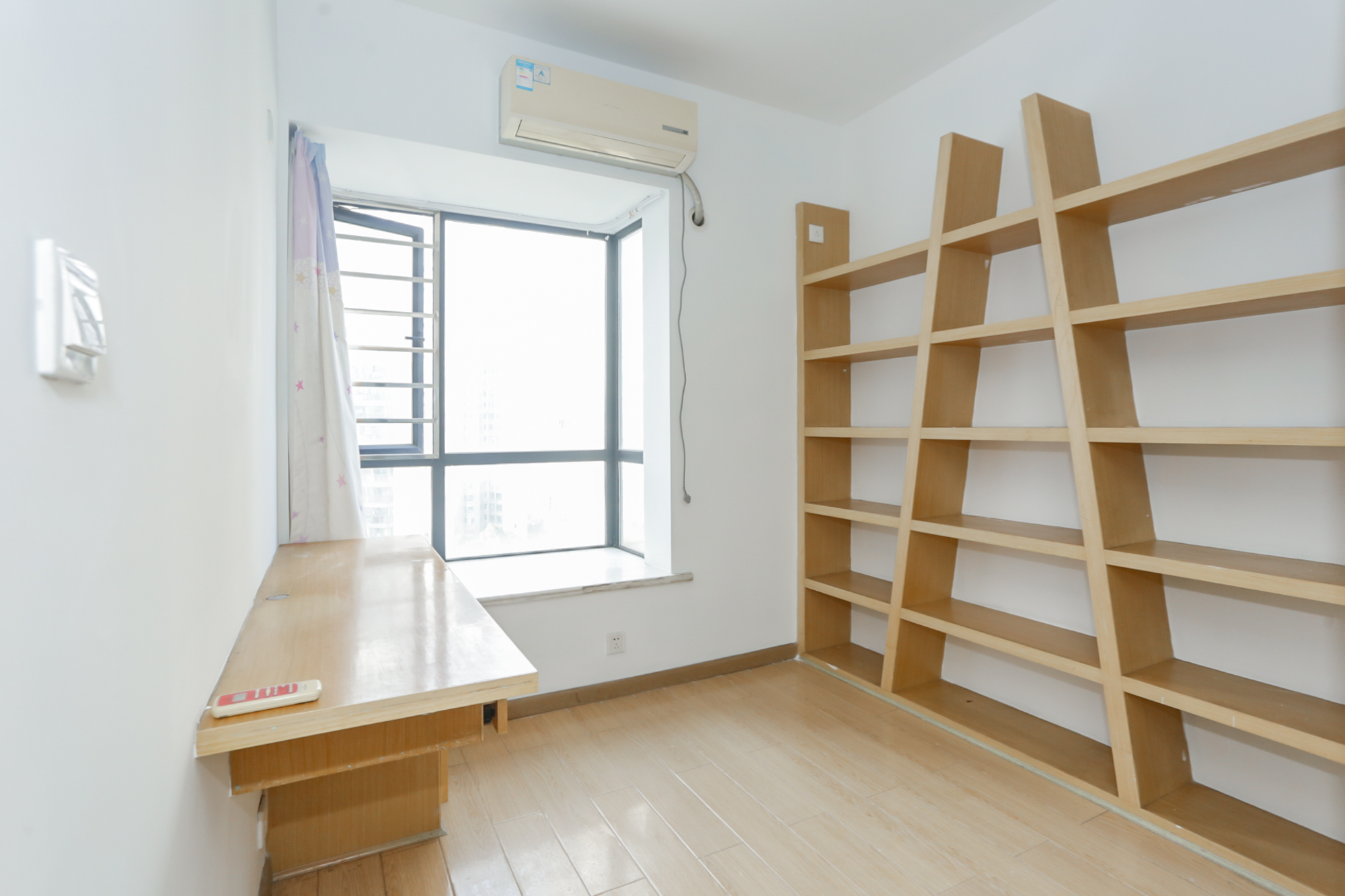 莱茵城  3室2厅2卫    88.8万 莱茵城  3室2厅2卫    88.8万卧室