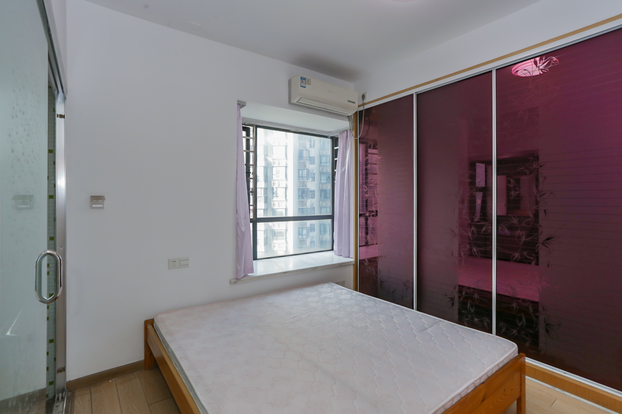 莱茵城  3室2厅2卫    88.8万 莱茵城  3室2厅2卫    88.8万卧室