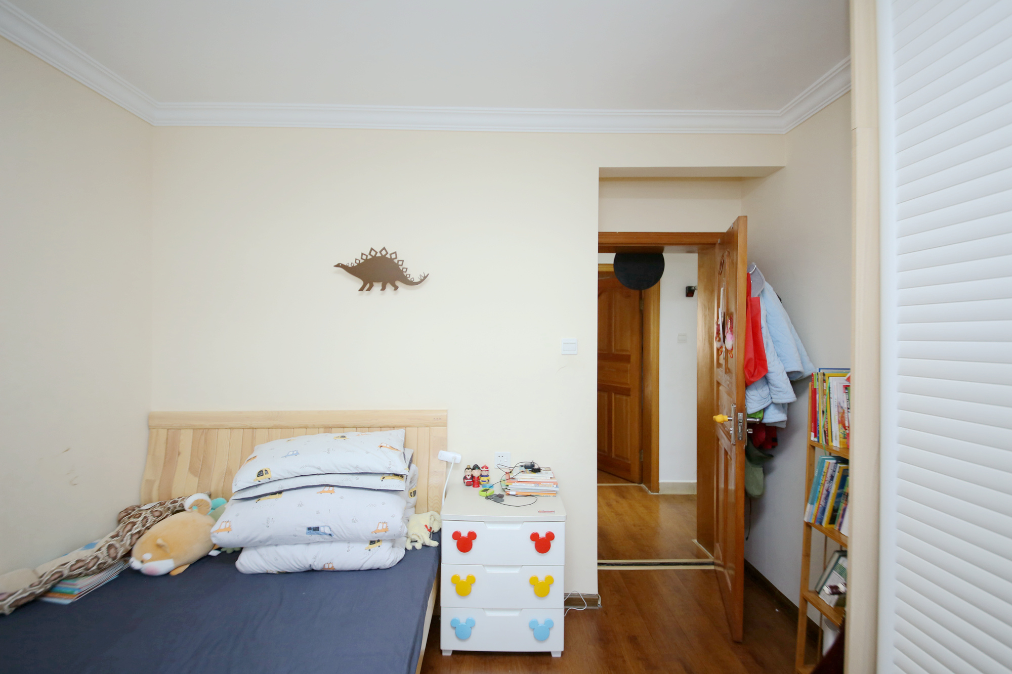 东南明苑  3室2厅2卫    125.0万卧室