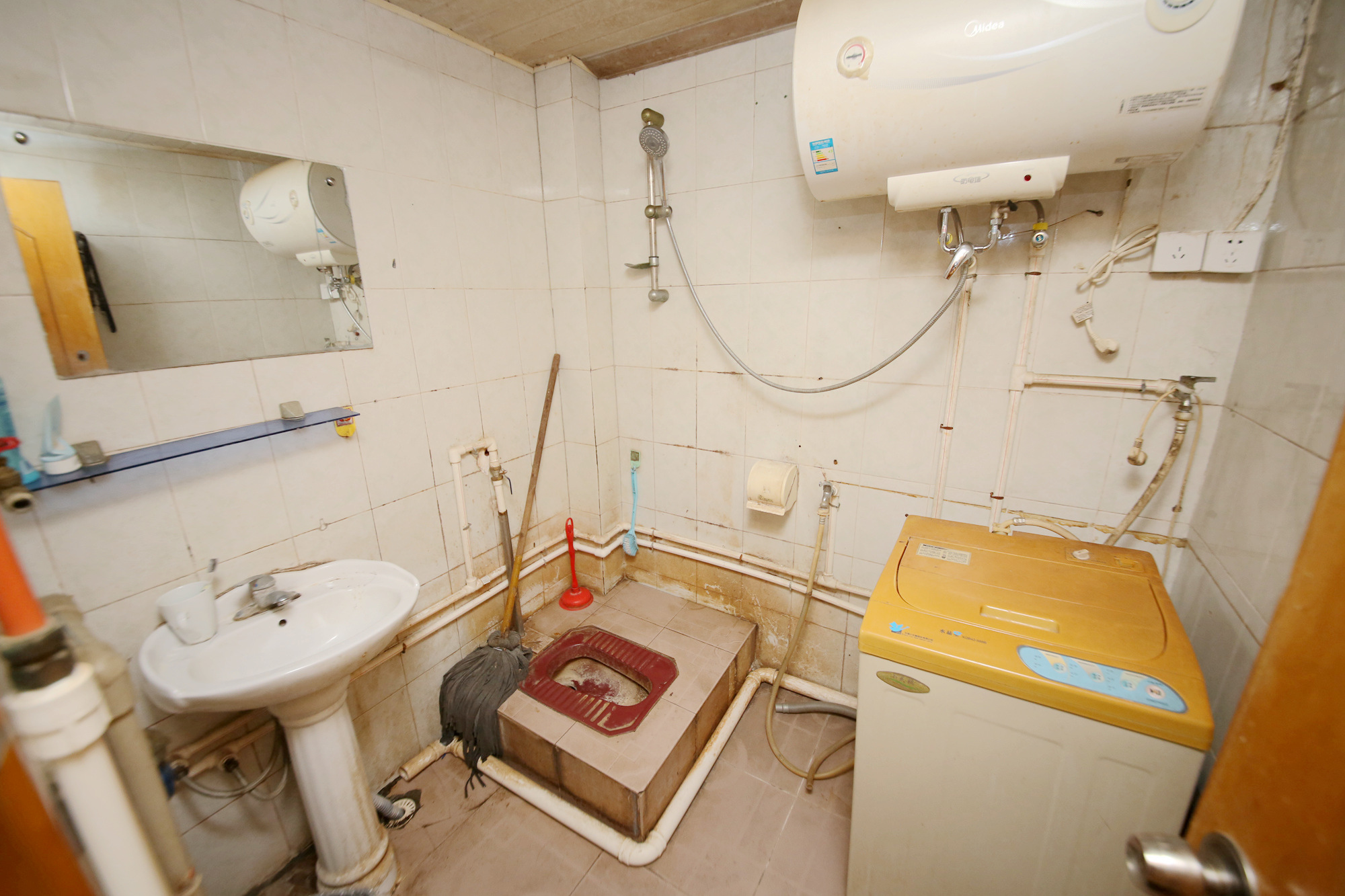 燕山街社区  2室2厅1卫   59.80万卫生间