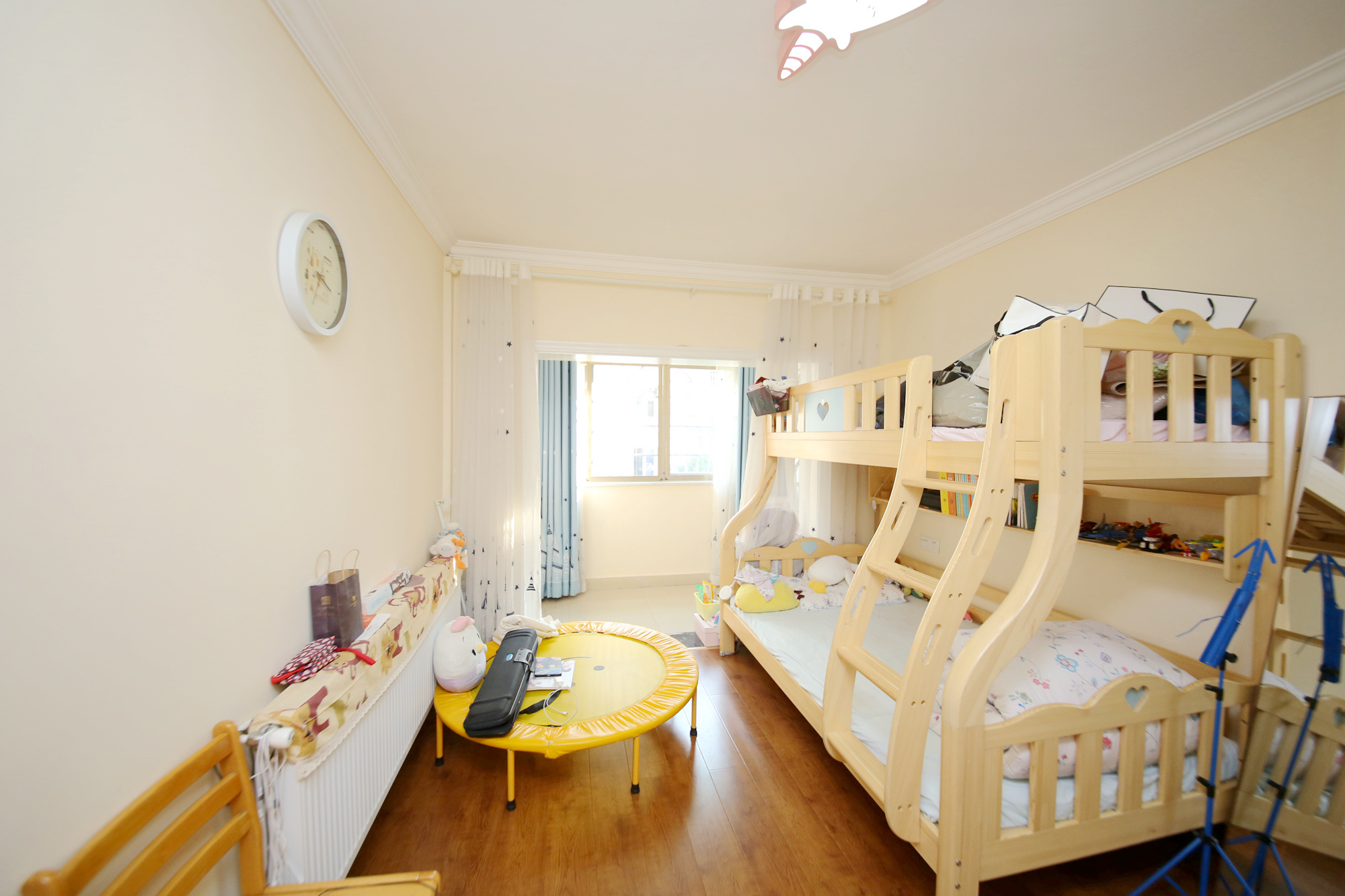 东南明苑  3室2厅2卫    125.0万卧室