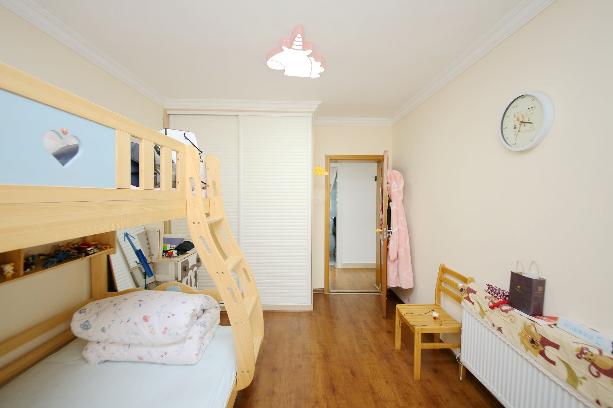 东南明苑  3室2厅2卫    125.0万卧室