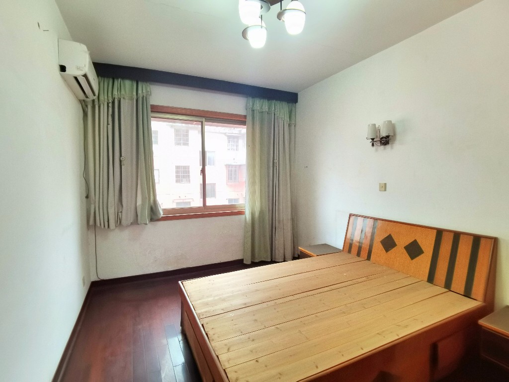 馨香小区 3室2厅2卫 35.0万 馨香小区 3室2厅2卫 35.0万客厅