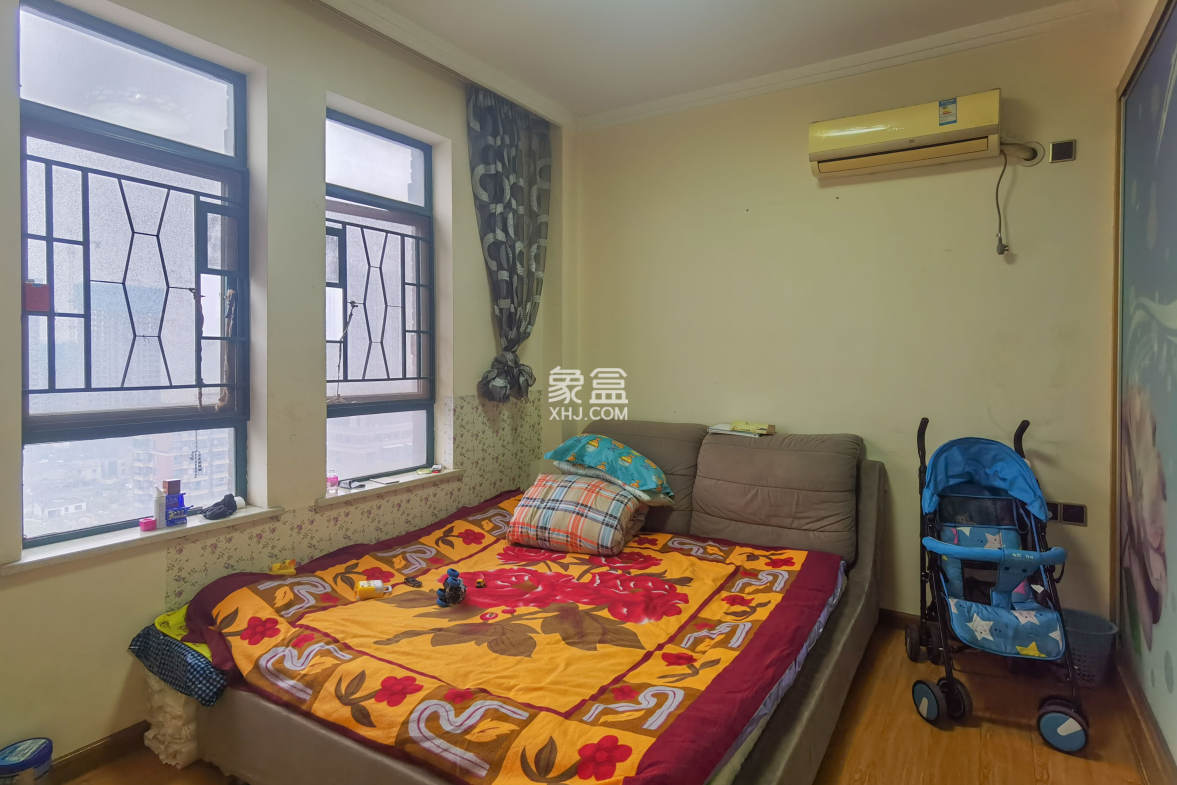 尚格名城花好悦园4期  3室2厅2卫    73.8万 尚格名城花好悦园4期  3室2厅2卫    73.8万客厅