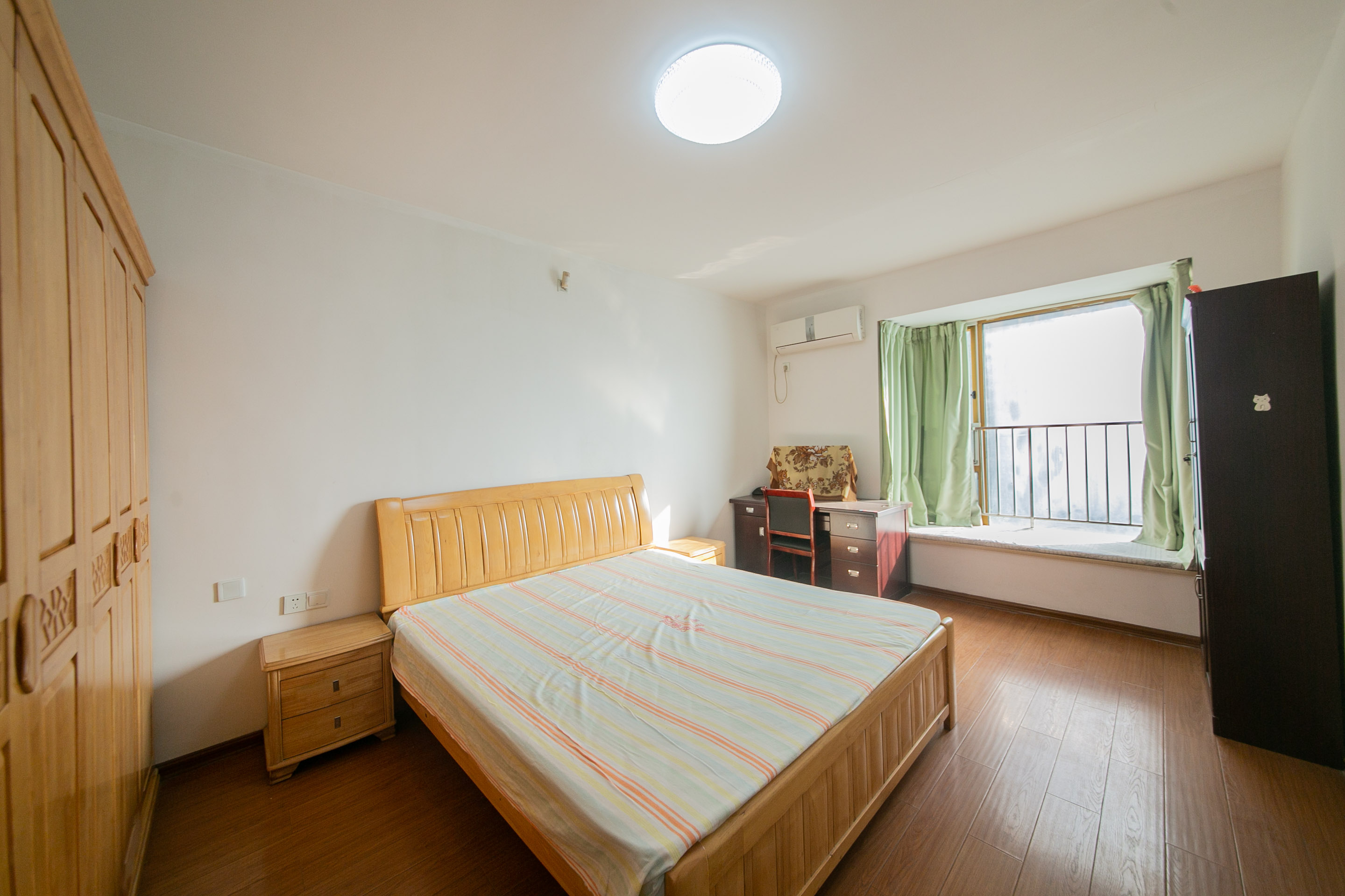 天健芙蓉盛世一期  3室2厅2卫    175.0万卧室