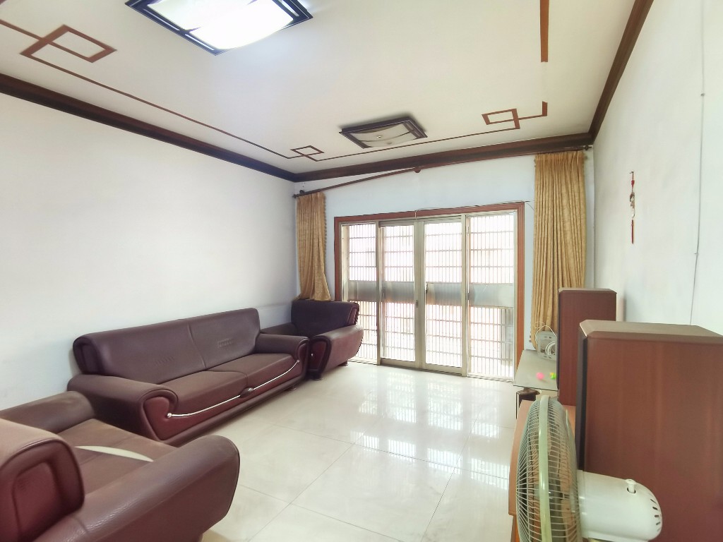 馨香小区 3室2厅2卫 35.0万 馨香小区 3室2厅2卫 35.0万客厅