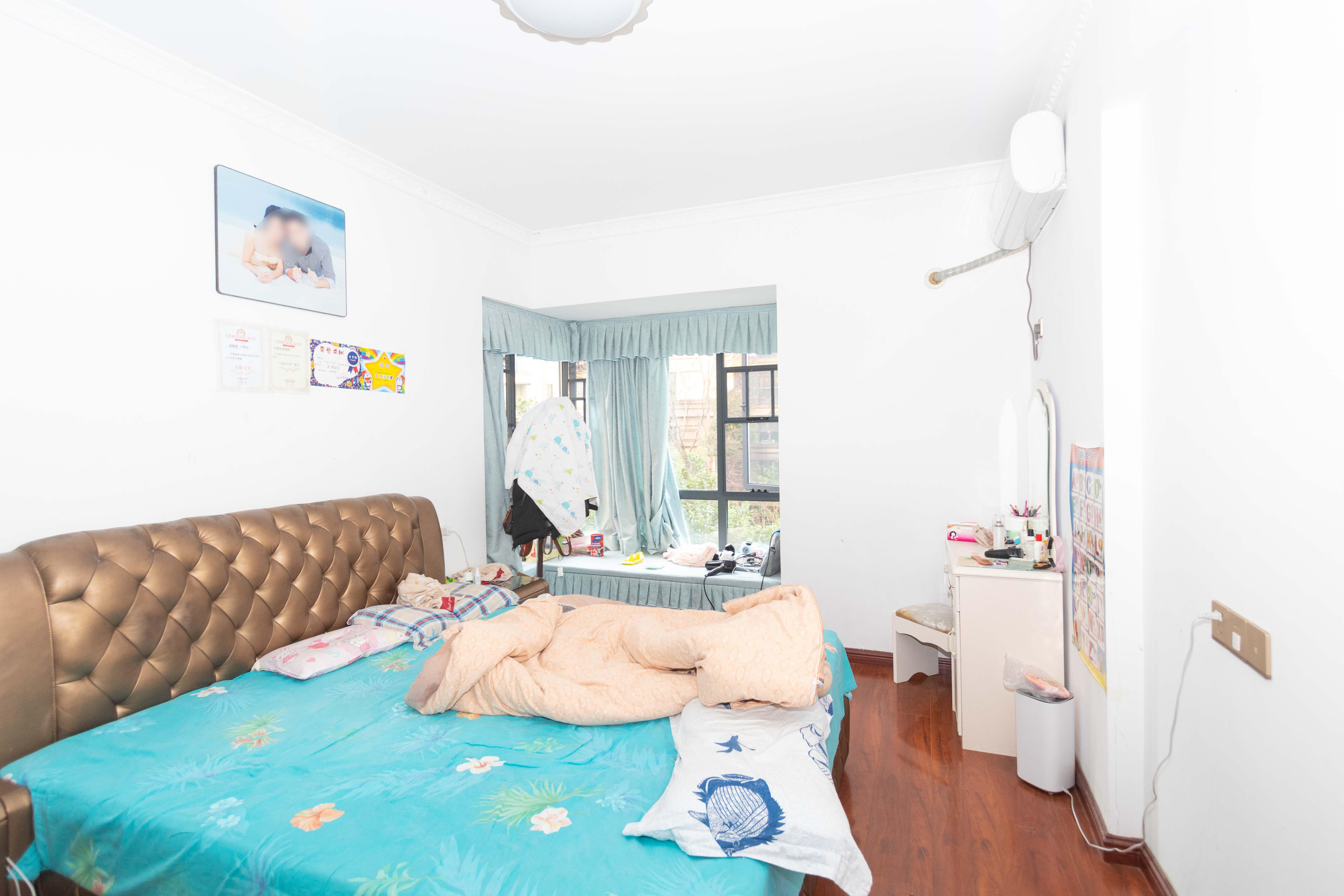 卢浮原著  3室2厅1卫    85.0万 卢浮原著  3室2厅1卫    85.0万卧室