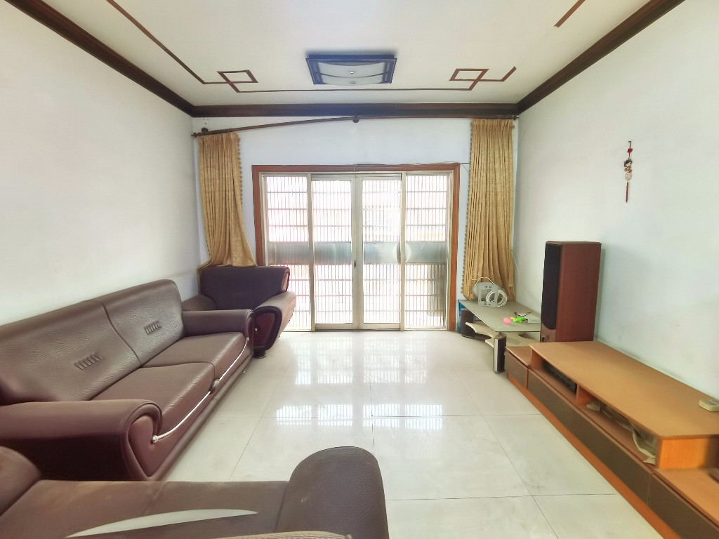 馨香小区 3室2厅2卫 35.0万 馨香小区 3室2厅2卫 35.0万客厅