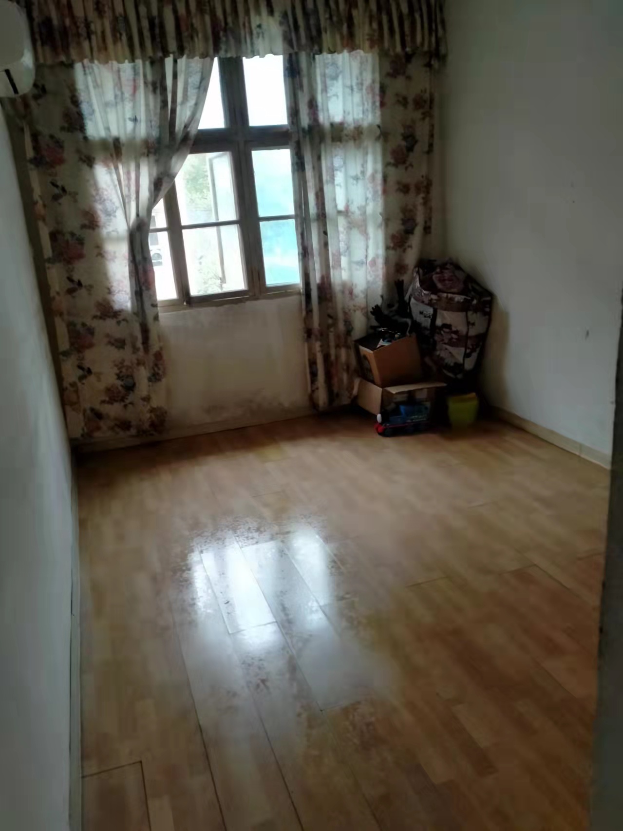 棉纺厂单位房  2室1厅1卫    28.0万客厅