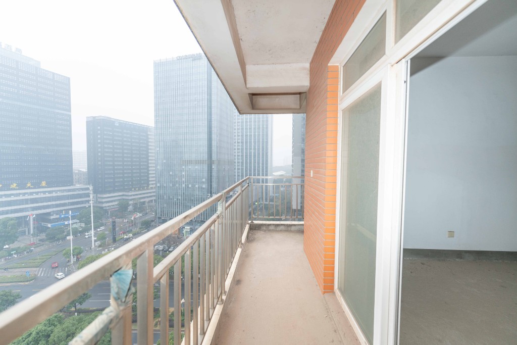 天剑华城 3室2厅1厨2卫 105.00万其他