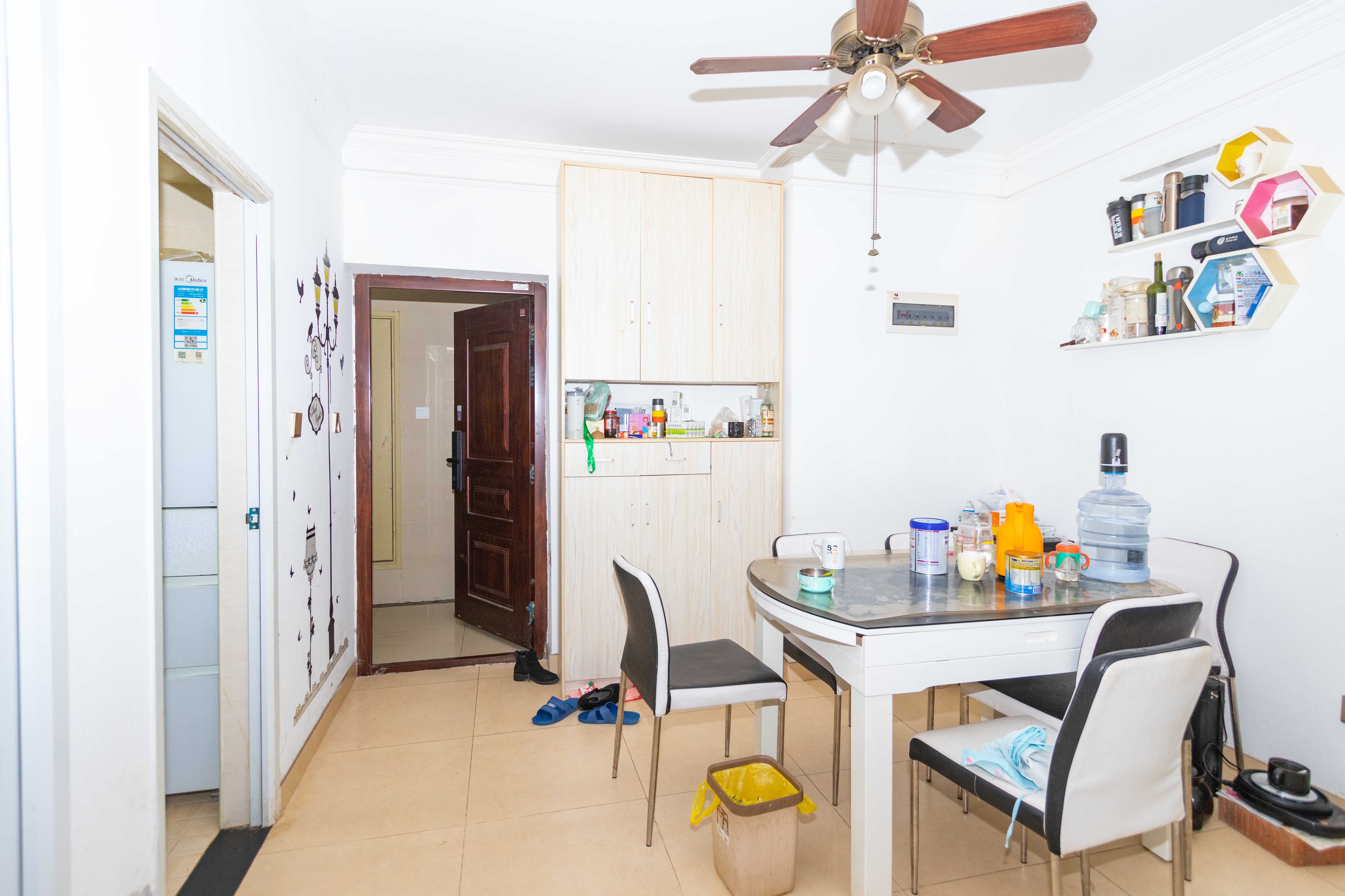 卢浮原著  3室2厅1卫    85.0万 卢浮原著  3室2厅1卫    85.0万客厅