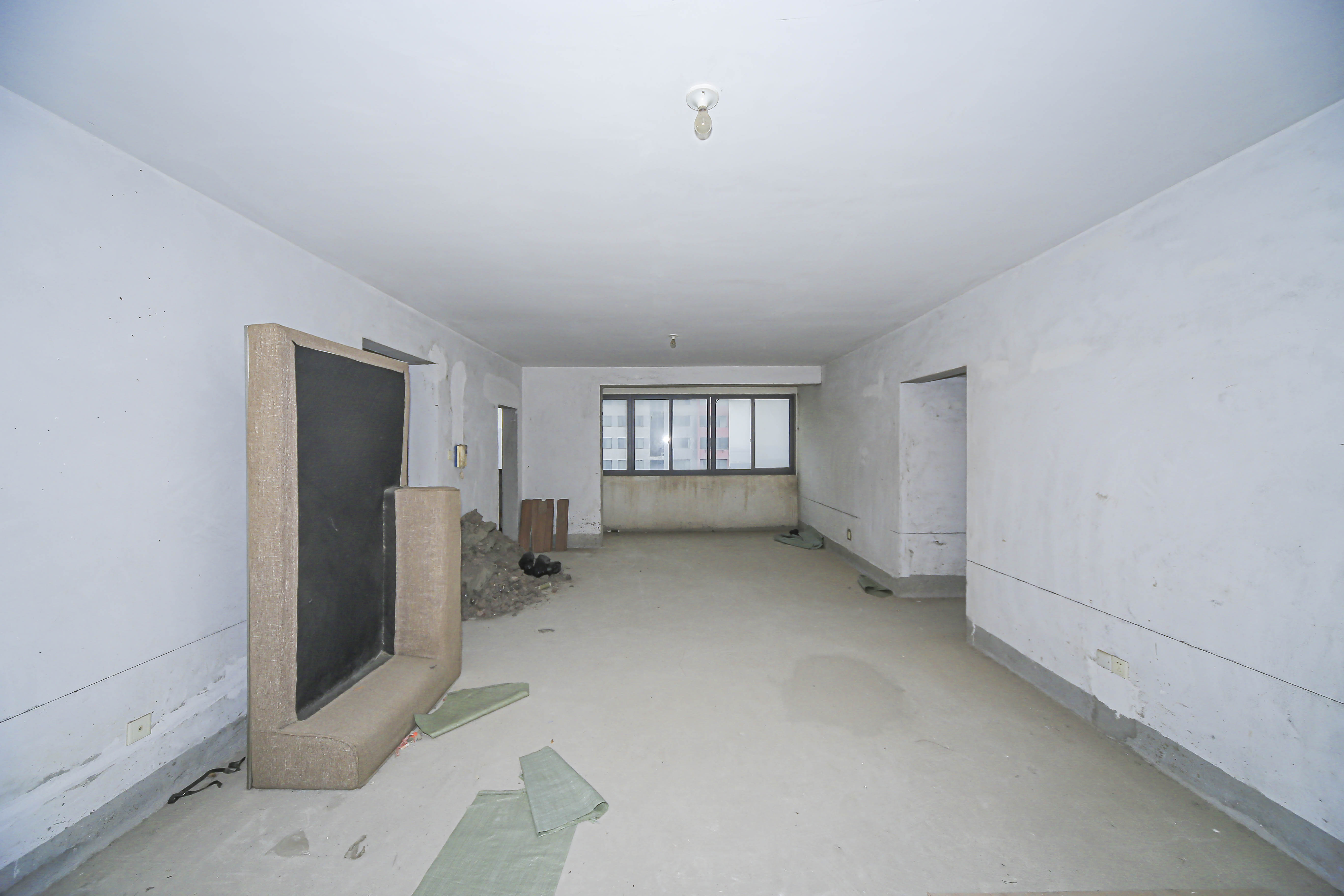 阳光100一期、四五期 4室2厅2卫 108.0万 阳光100一期、四五期 4室2厅2卫 108.0万客厅