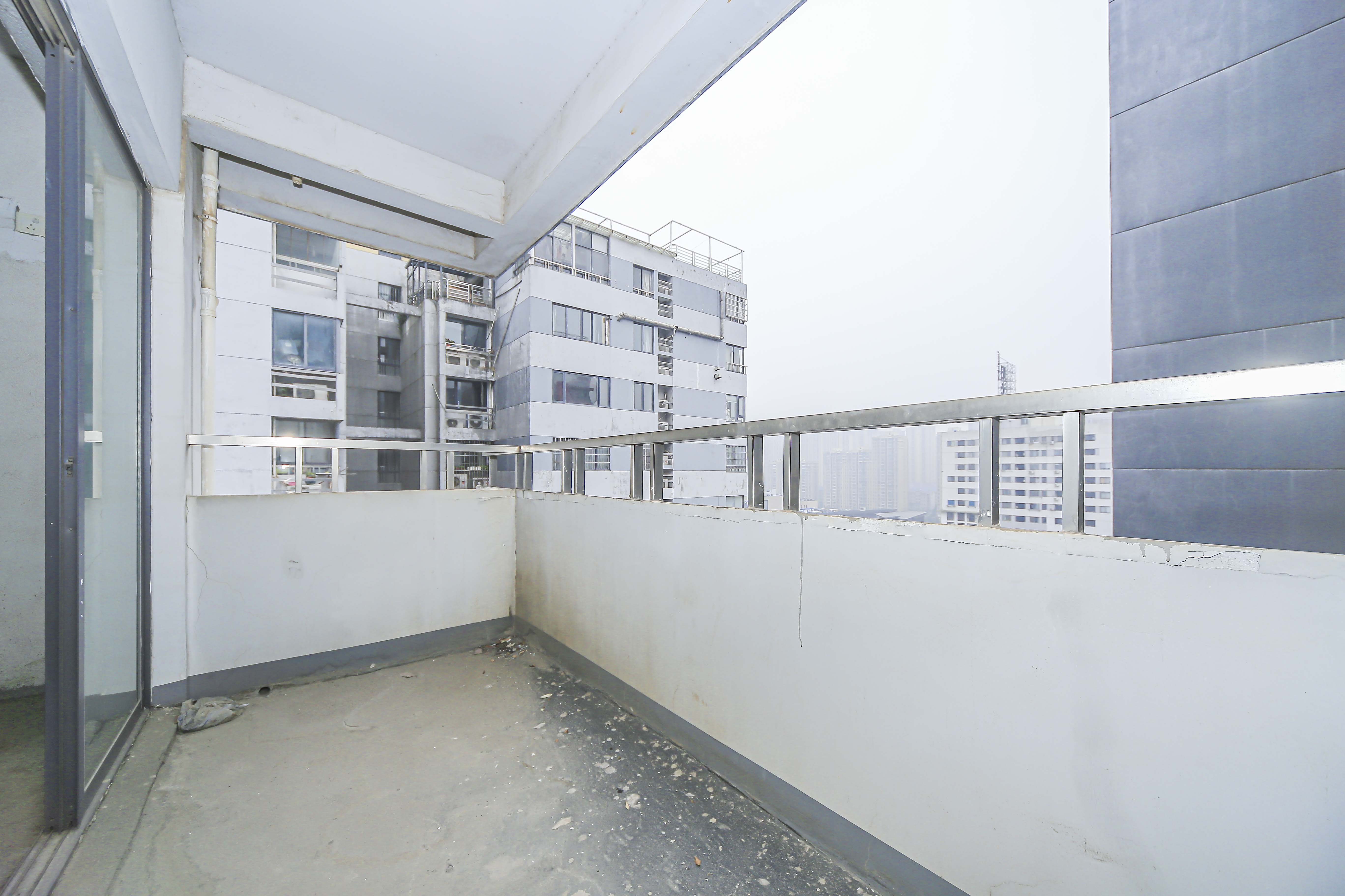 阳光100一期、四五期 4室2厅2卫 108.0万 阳光100一期、四五期 4室2厅2卫 108.0万阳台