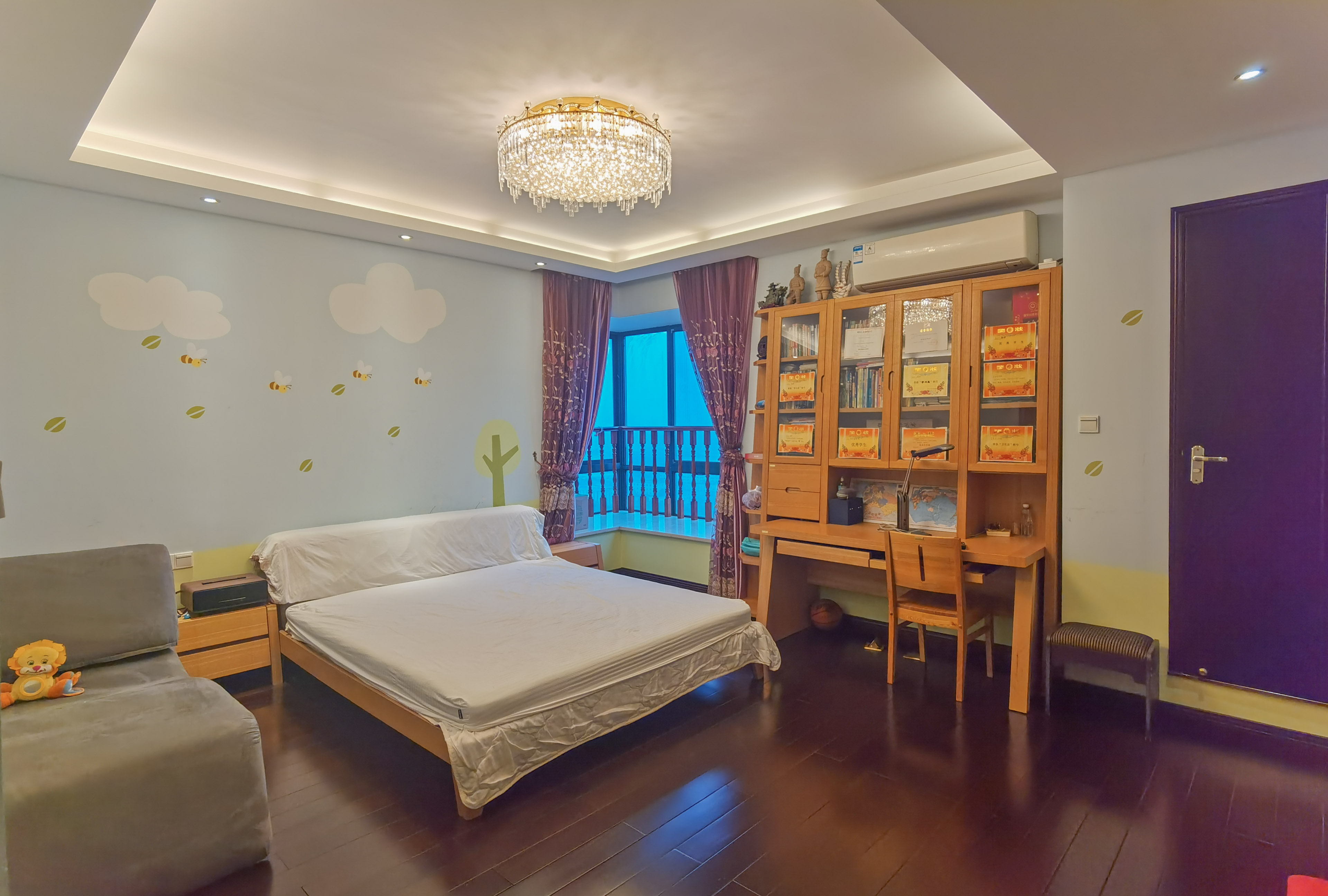 新城首座  4室2厅3卫    155.0万 新城首座  4室2厅3卫    155.0万客厅