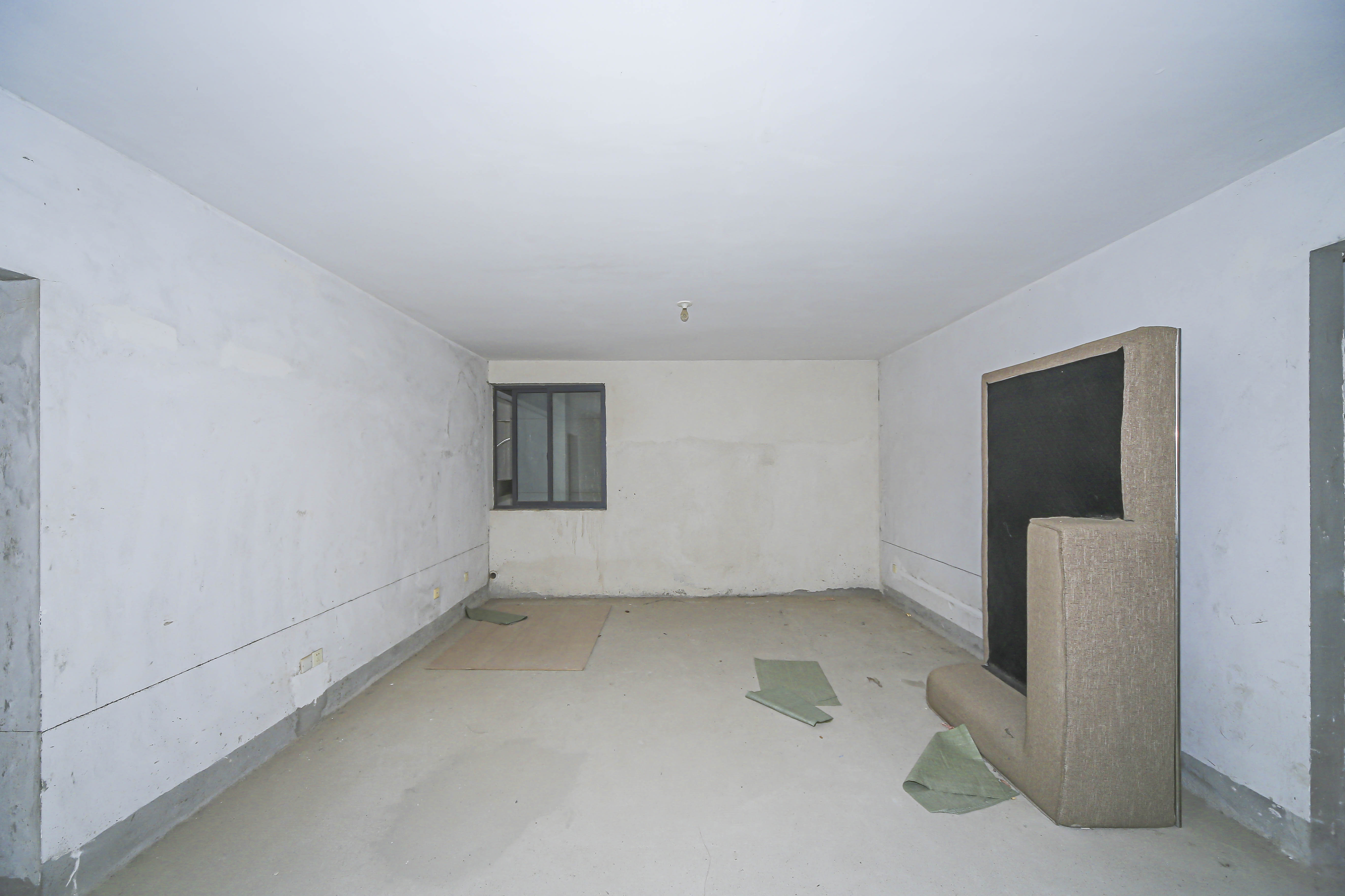 阳光100一期、四五期 4室2厅2卫 108.0万 阳光100一期、四五期 4室2厅2卫 108.0万客厅