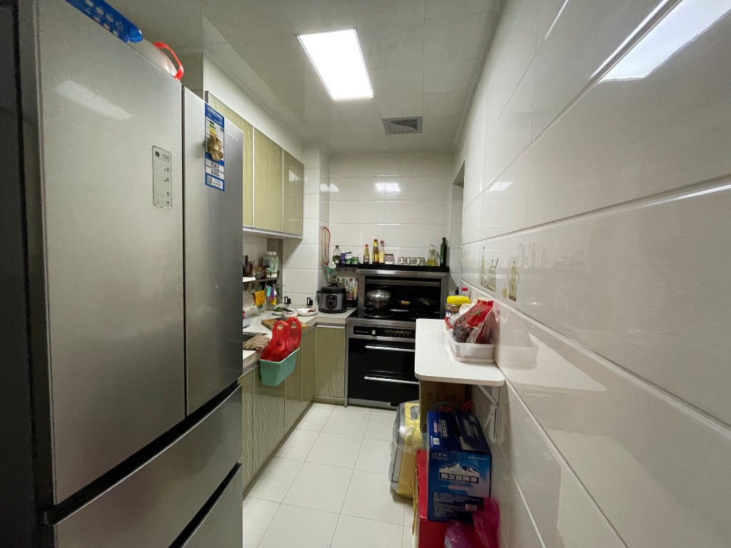 流金岁月-华晨国际 2室2厅2卫 42.8万 流金岁月-华晨国际 2室2厅2卫 42.8万客厅