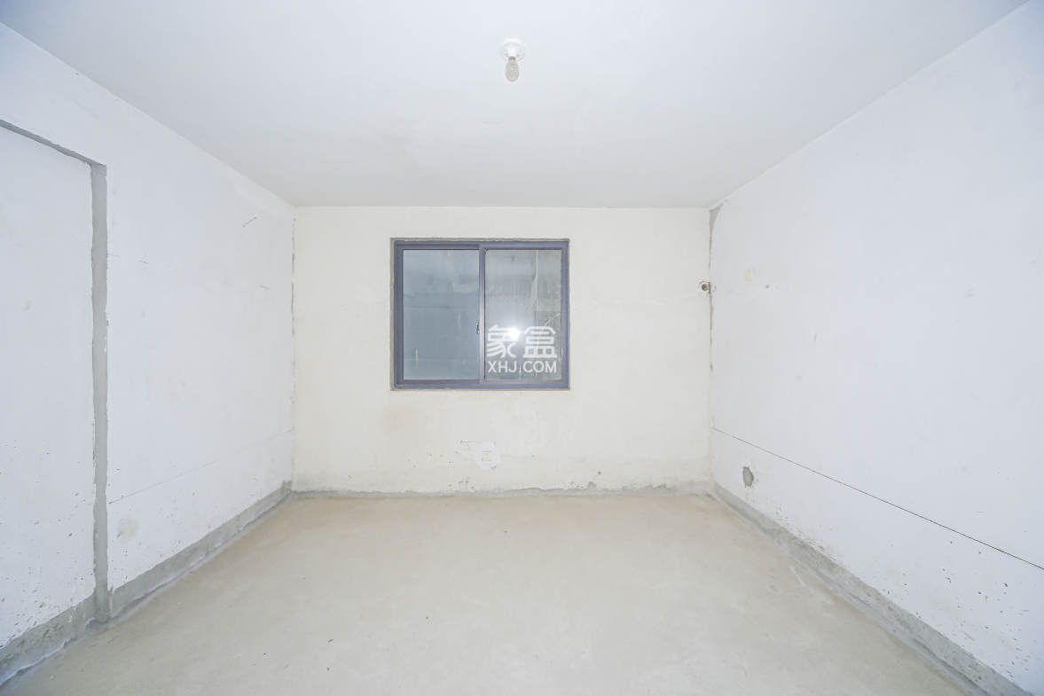 阳光100一期、四五期 4室2厅2卫 108.0万 阳光100一期、四五期 4室2厅2卫 108.0万卧室