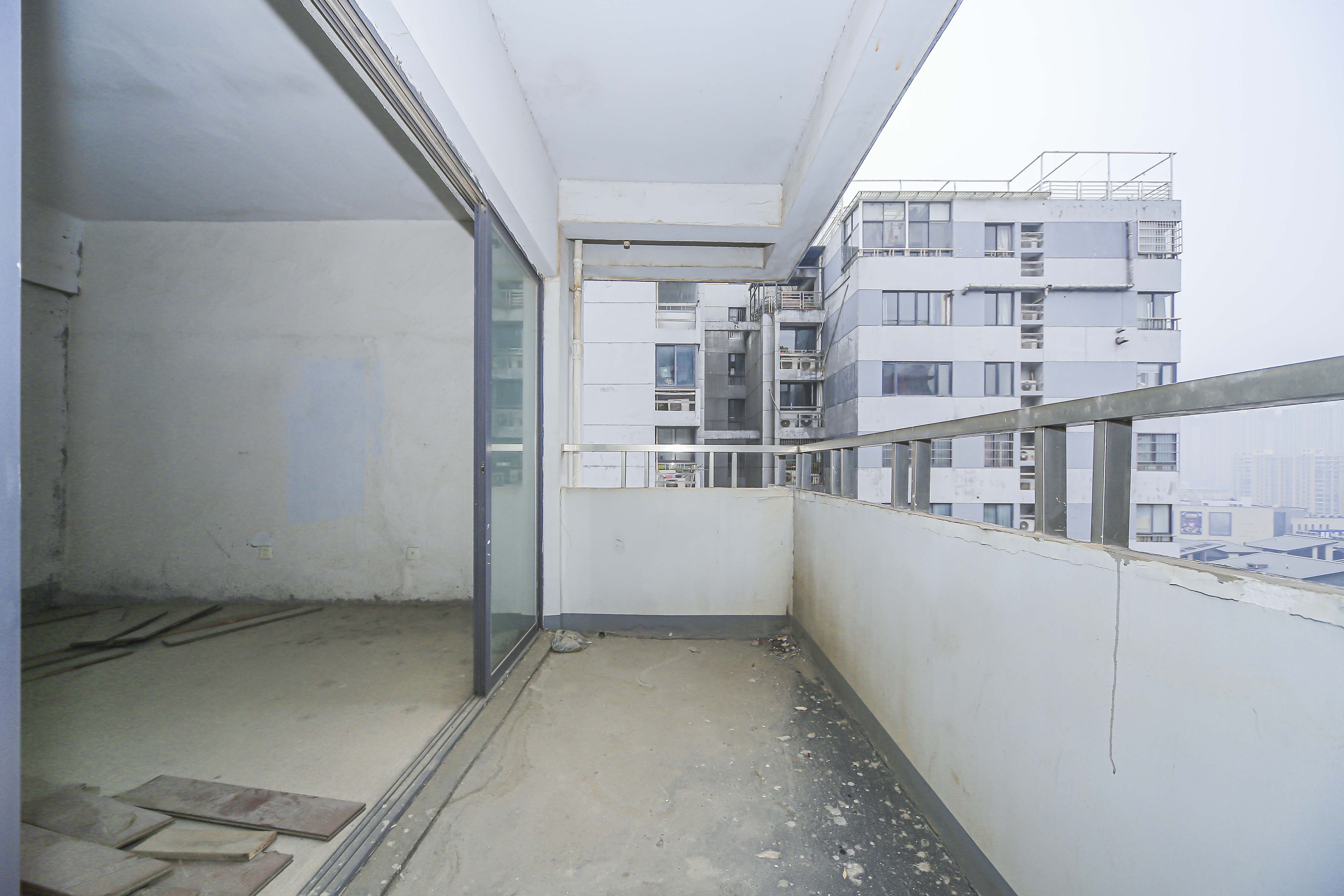 阳光100一期、四五期 4室2厅2卫 108.0万 阳光100一期、四五期 4室2厅2卫 108.0万阳台