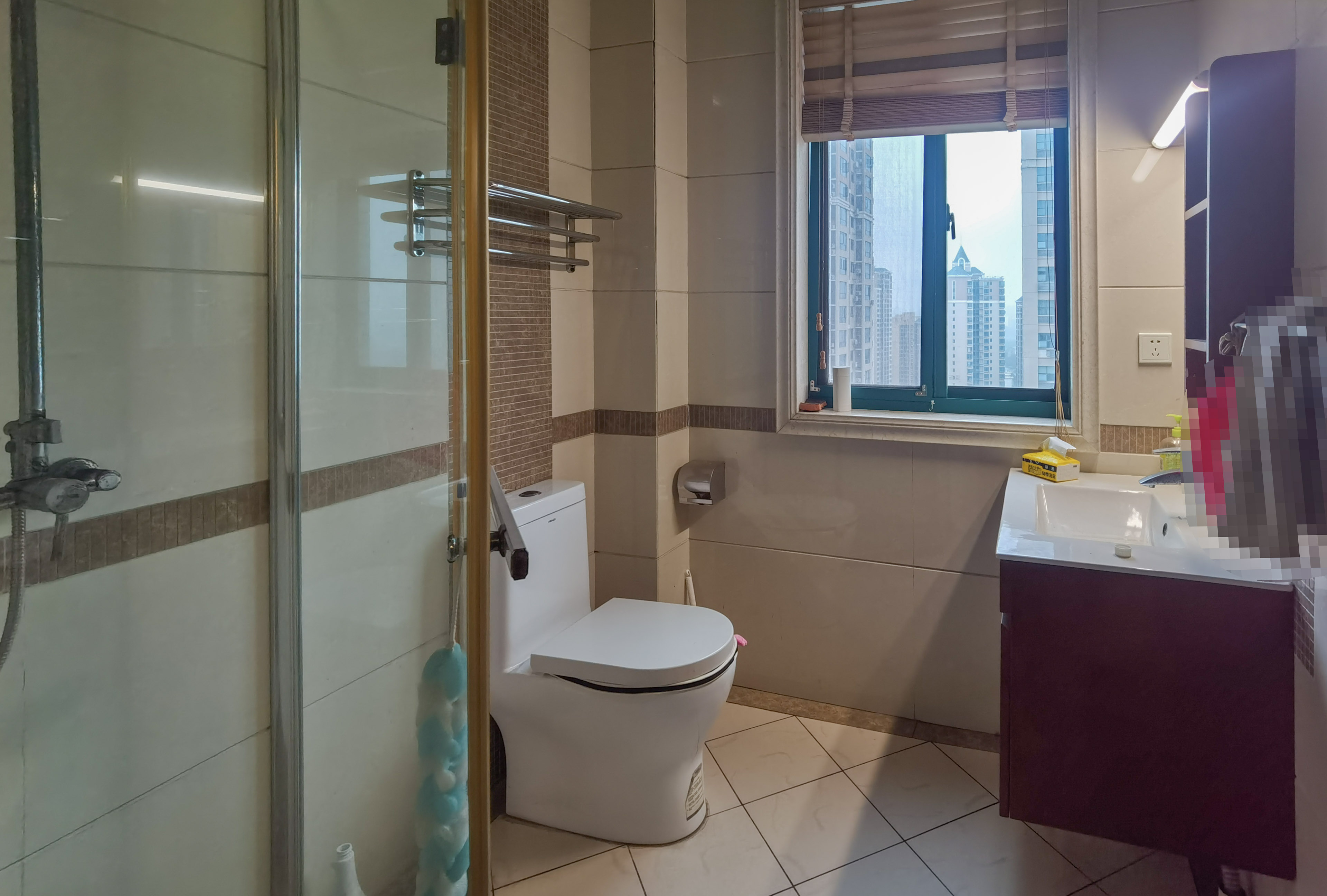 新城首座  4室2厅3卫    155.0万 新城首座  4室2厅3卫    155.0万客厅