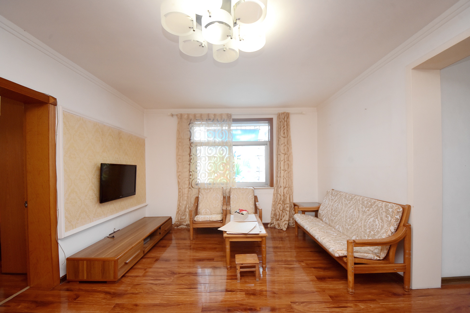 公交園小區(qū)（公交新村）  2室2廳1衛(wèi)    80.0萬客廳